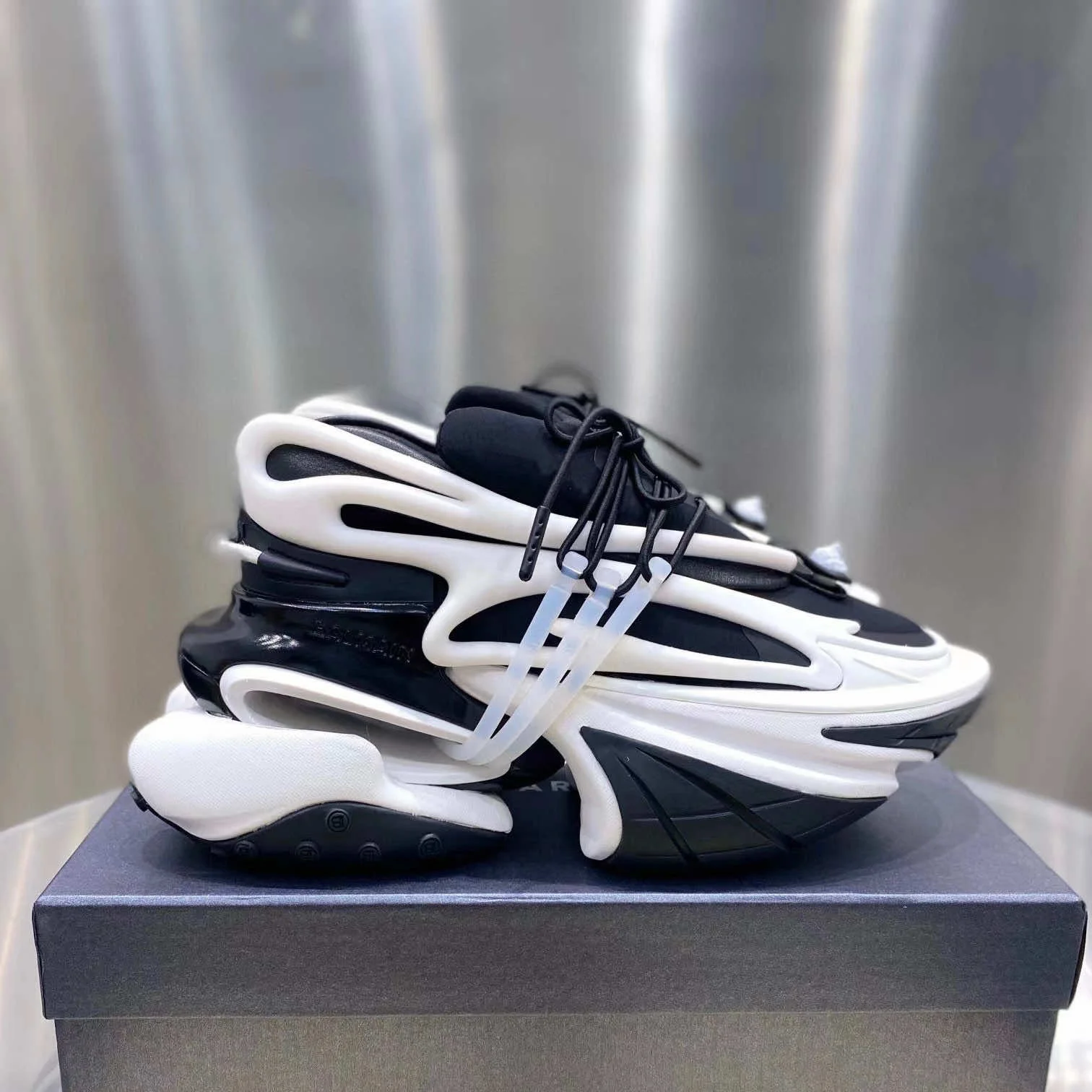 Factory Design Unisex Anti-slip Sneakers Spaceship Height Increasing Chunky Platform Shoes Men Sports Shoes Women Sneakers