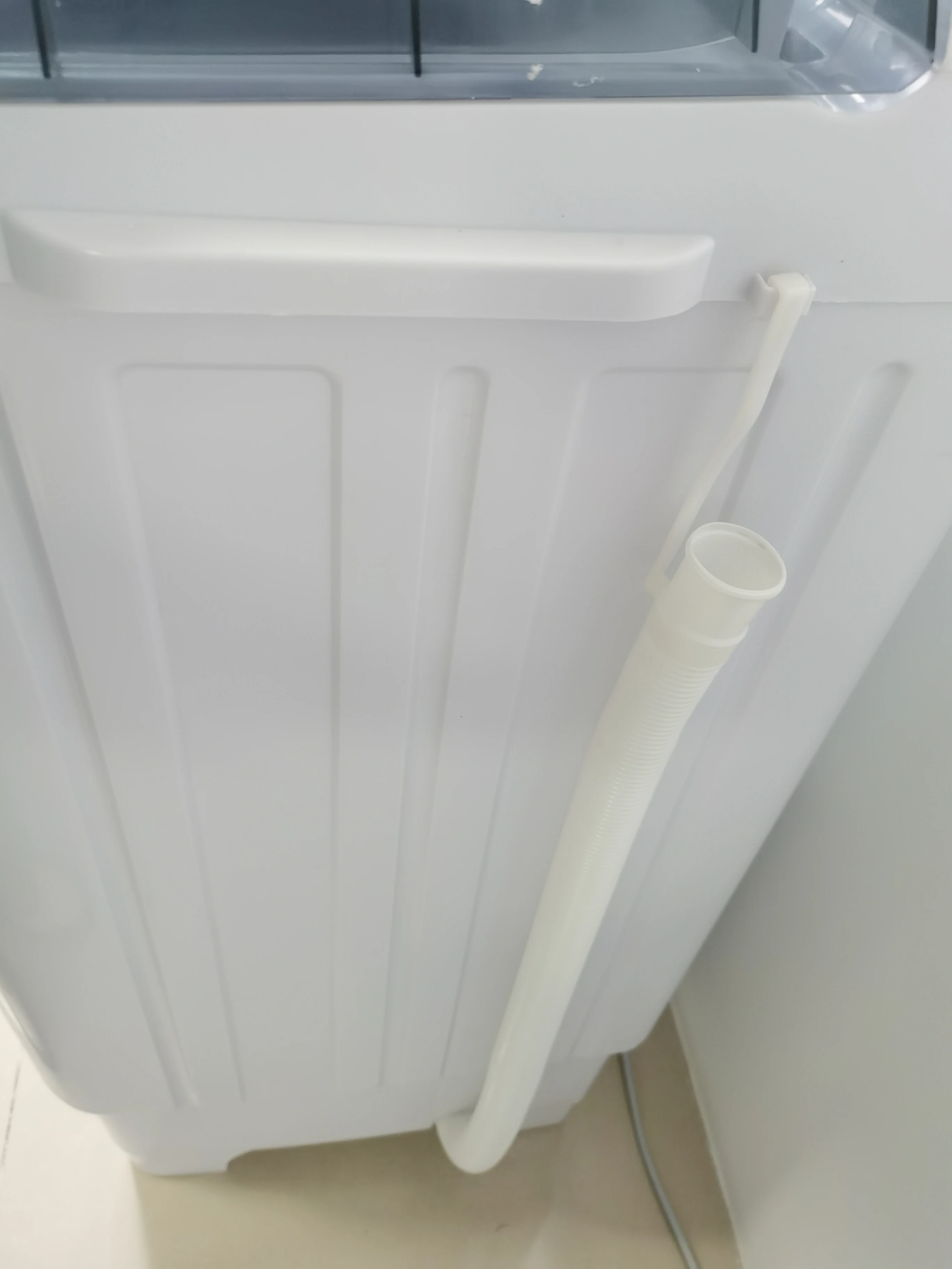 Multifunctional Semi Automatic Washers 15Min Wash Timer Design Twin Bucket 18kg Washing Machine