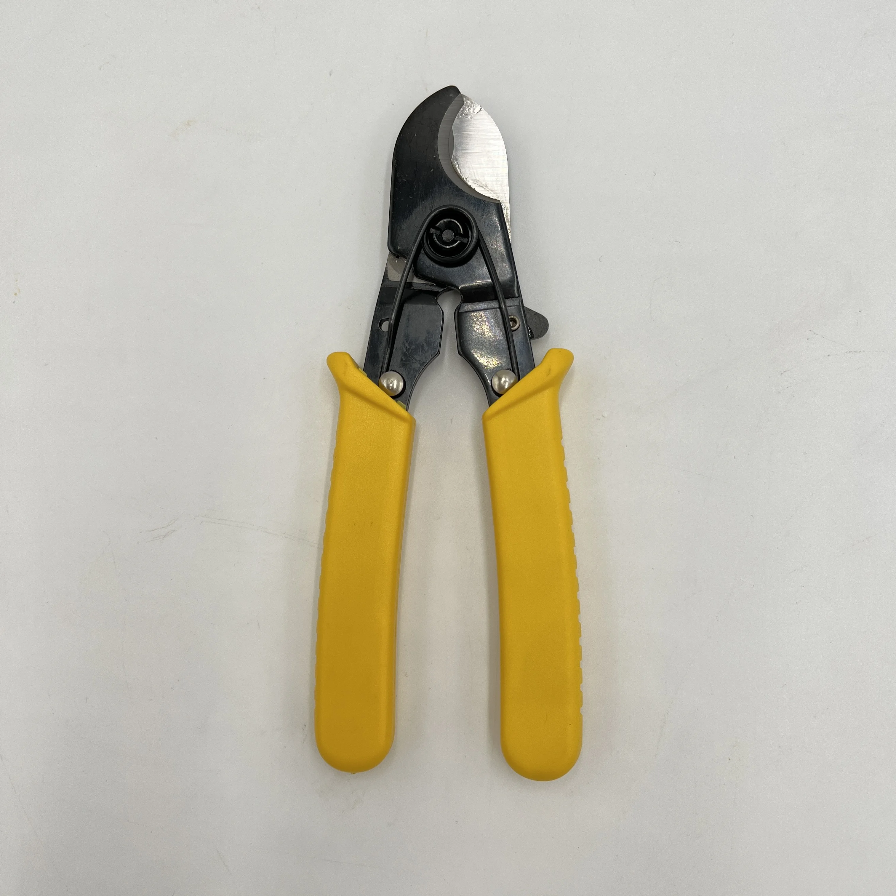 Round Cable and Wire Cutter Multi-Conductor Cable up to 10.5mm and Solid or Standard Wire up to 8AWG