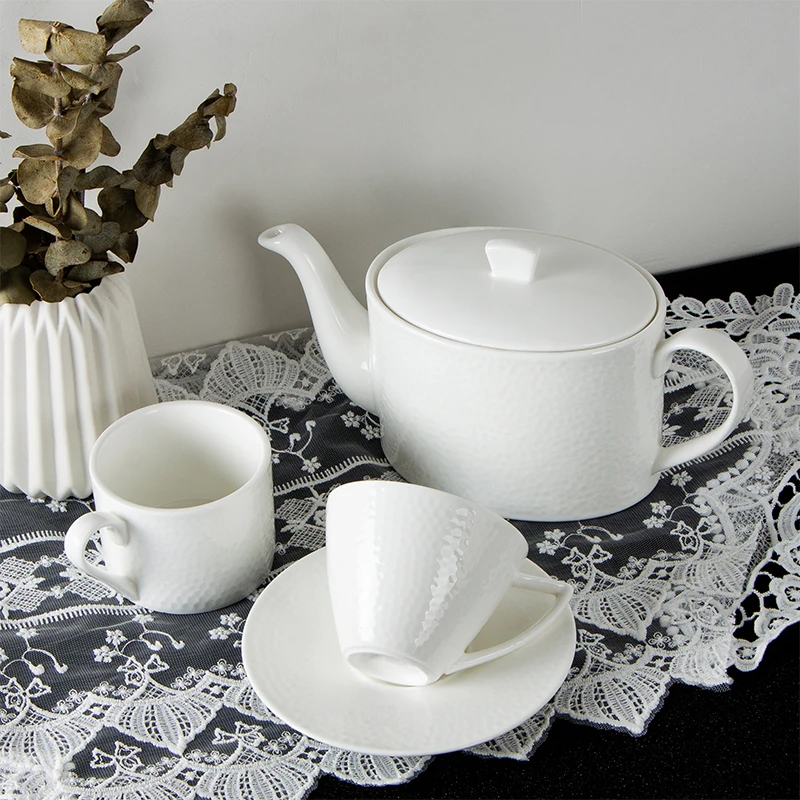 JQY Brand Dinnerware Manufacturer Hammered Pattern Ceramic White Dining Plates and Bowls with Cup Set Tableware Wholesale
