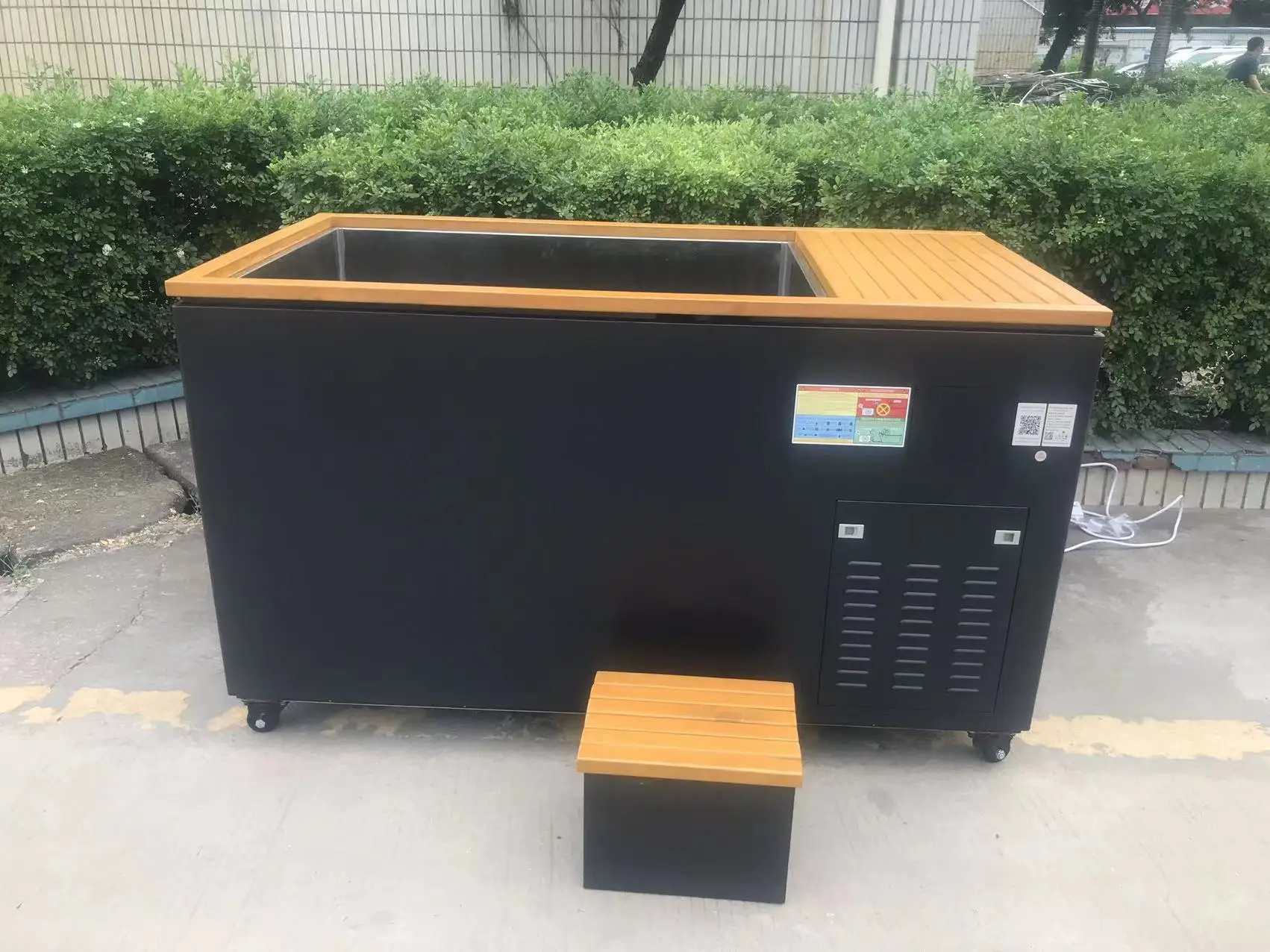 Cryotherapy cold water immersion ice bath chiller for reducing inflammation and speed up athletic recovery