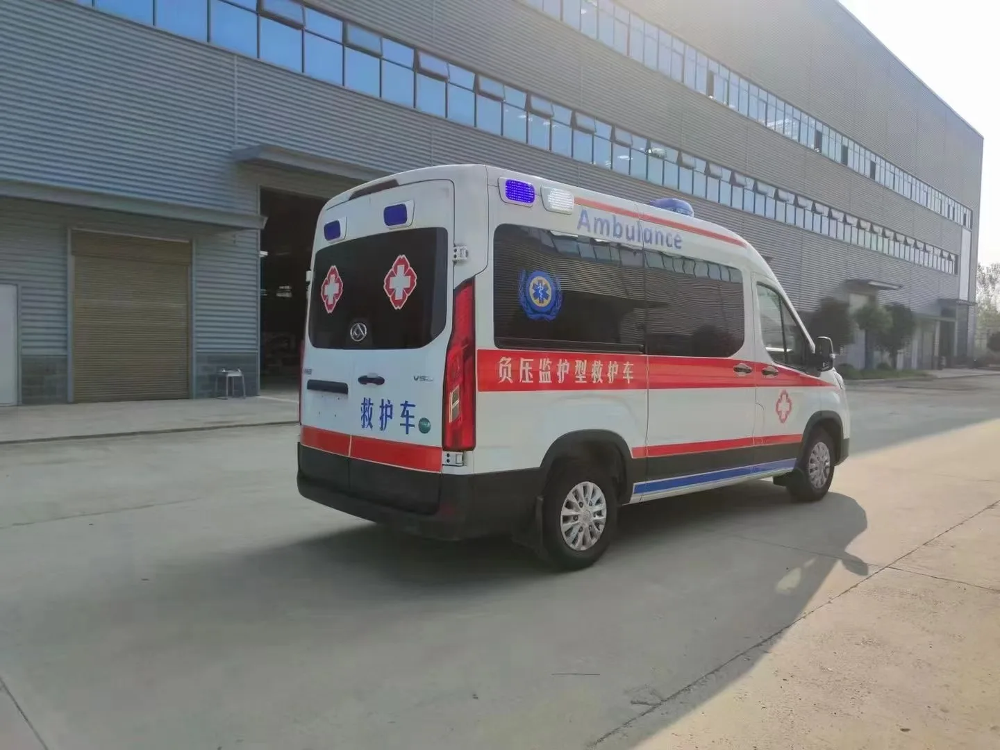 Factory Direct Sale Emergency Ambulance Vehicle Medical Van Ambulance with Basic Life Support