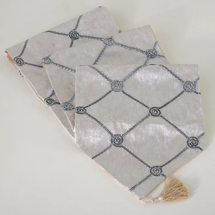 
High-grade luxury tape embroidered velvet fabrics Christmas decorative table runner for home hotel banquet 