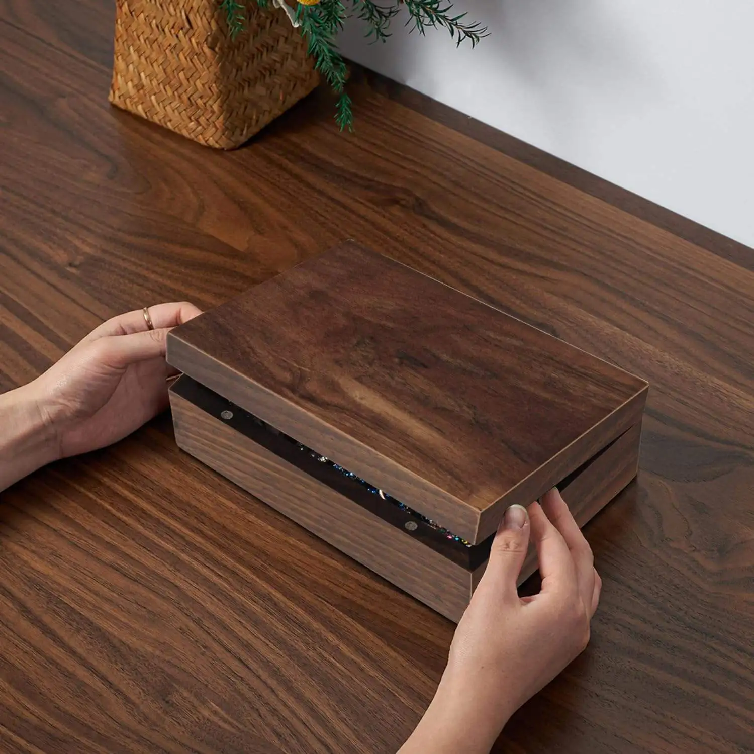 Small Walnut Wood Memory Keepsake Box Wooden Trinkets Treasure Jewelry Storage Box with Hinged Lid