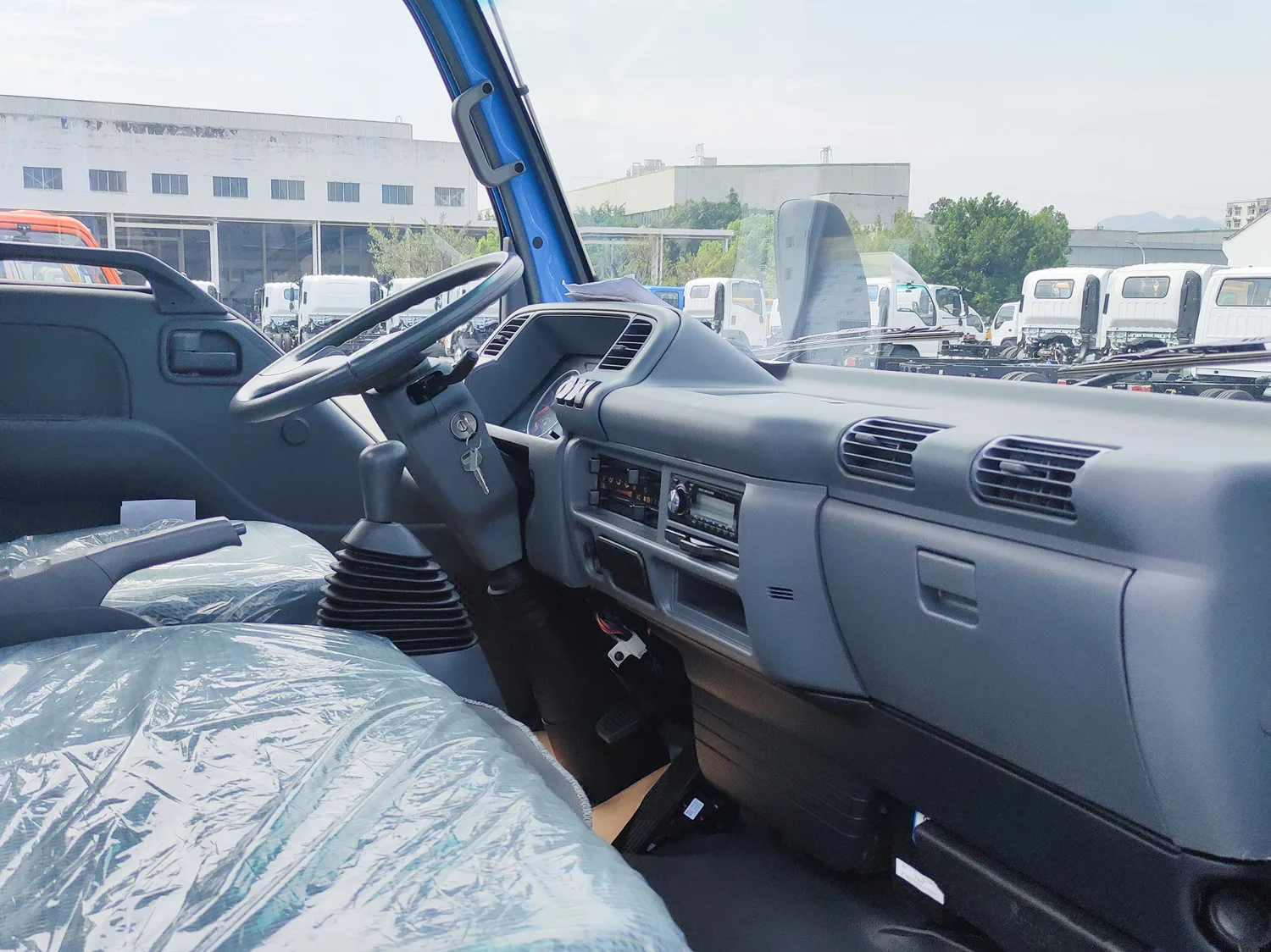 Прямая Продажа с завода шасси грузовика ISUZU дизельным двигателем 4HK1 дешевое Euro V 4tons NKR55 для продажи