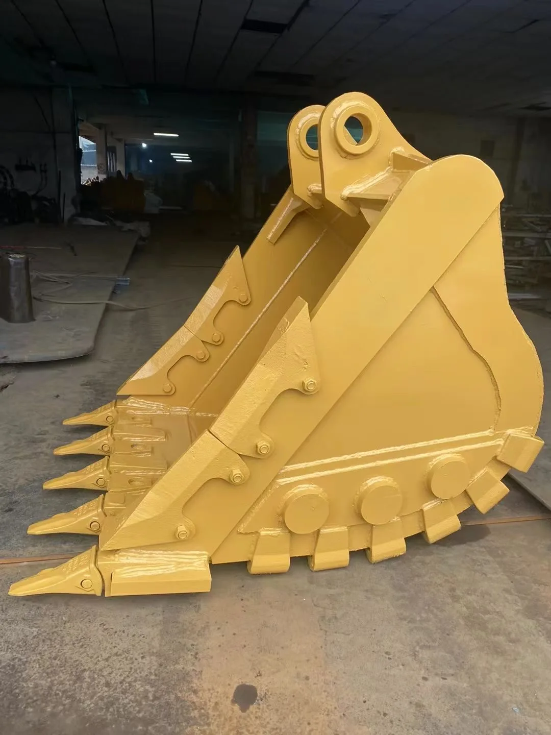 Excavator Bucket Durable High Efficient Rock Bucket for Construction Machinery PC300(XAR Wear Steel Plate)