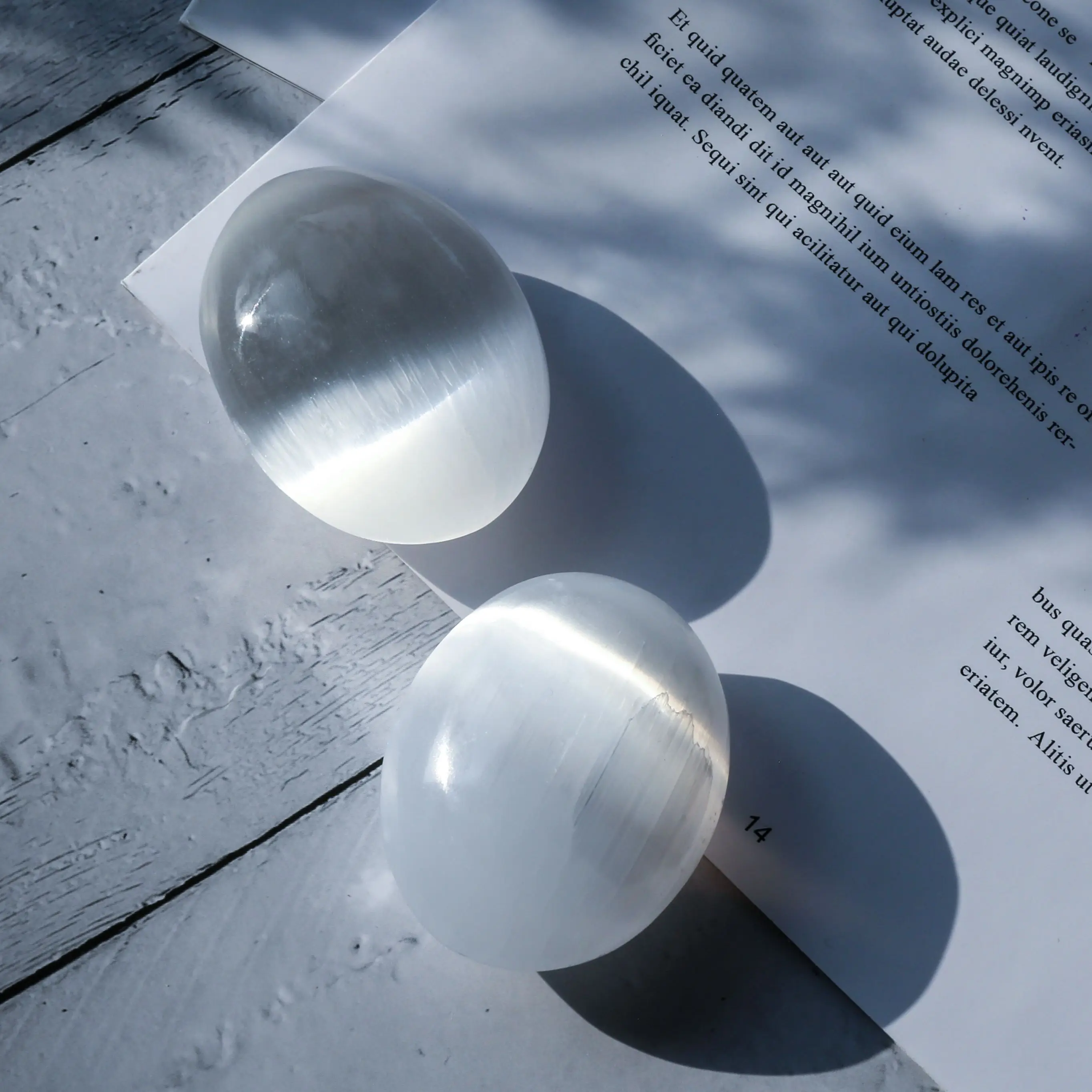 Yinglai Wholesale Selenite Crystal Healing Stones High Quality Selenite Palm Stone For Healing