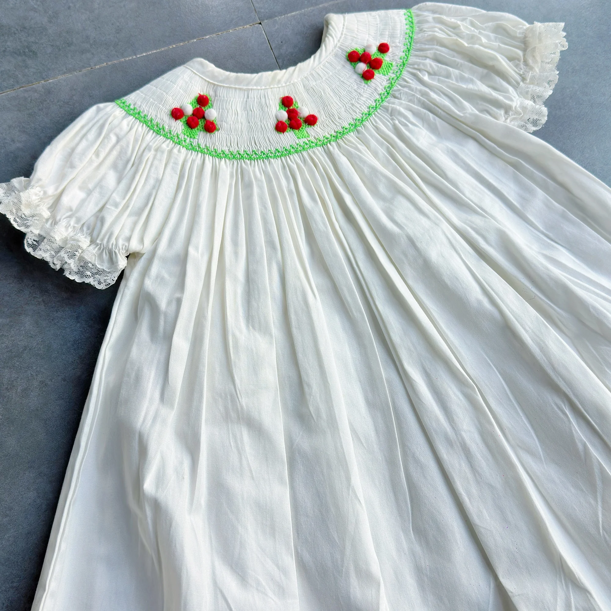 YI HUI Handmade Custom Girls Dress Suit O-Neck Casual Style Personalized Name Pattern Logo Wholesale Private Custom Smocked