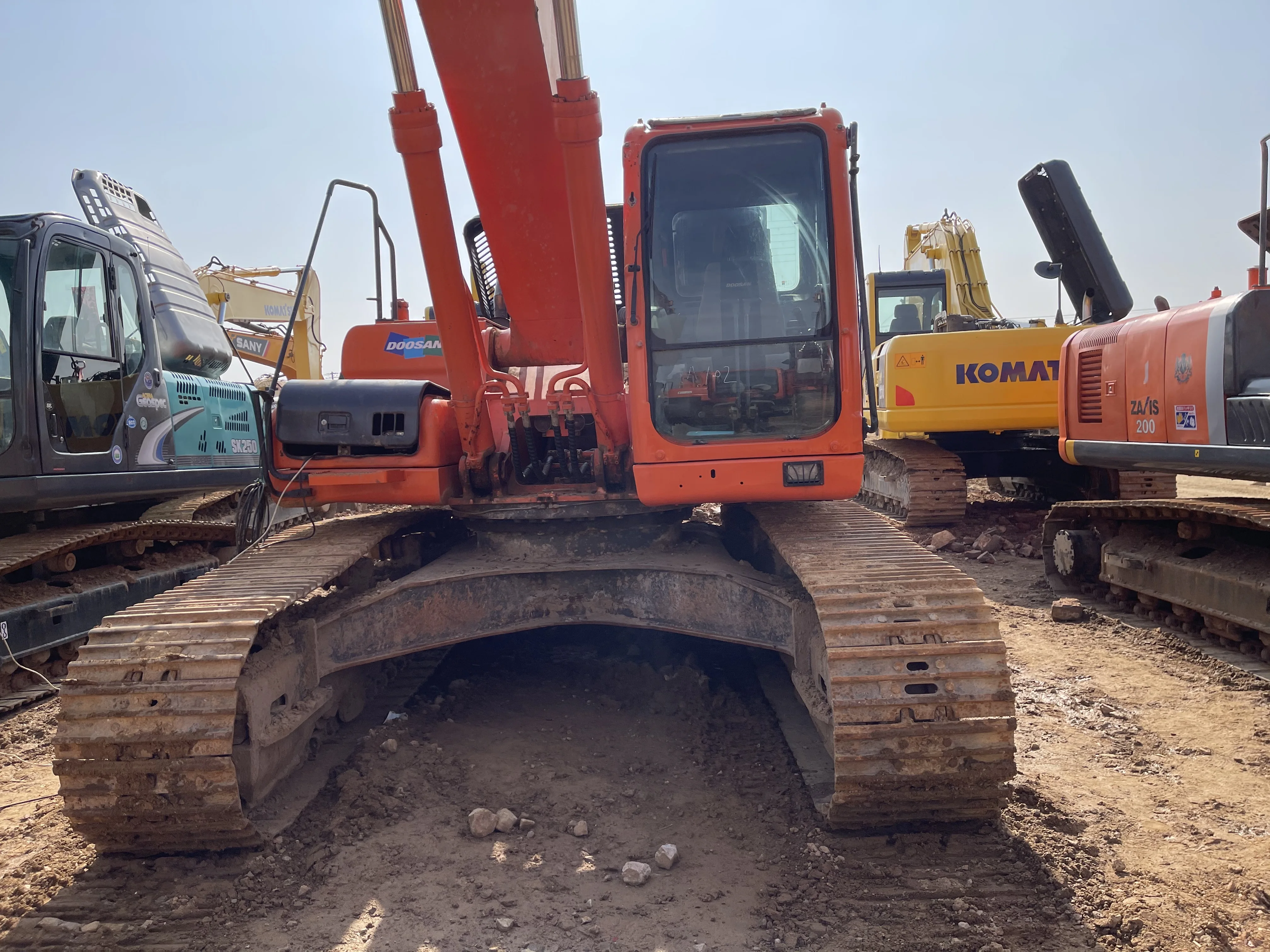 Дешевый Подержанный оригинальный горный экскаватор Doosan DX300 для
