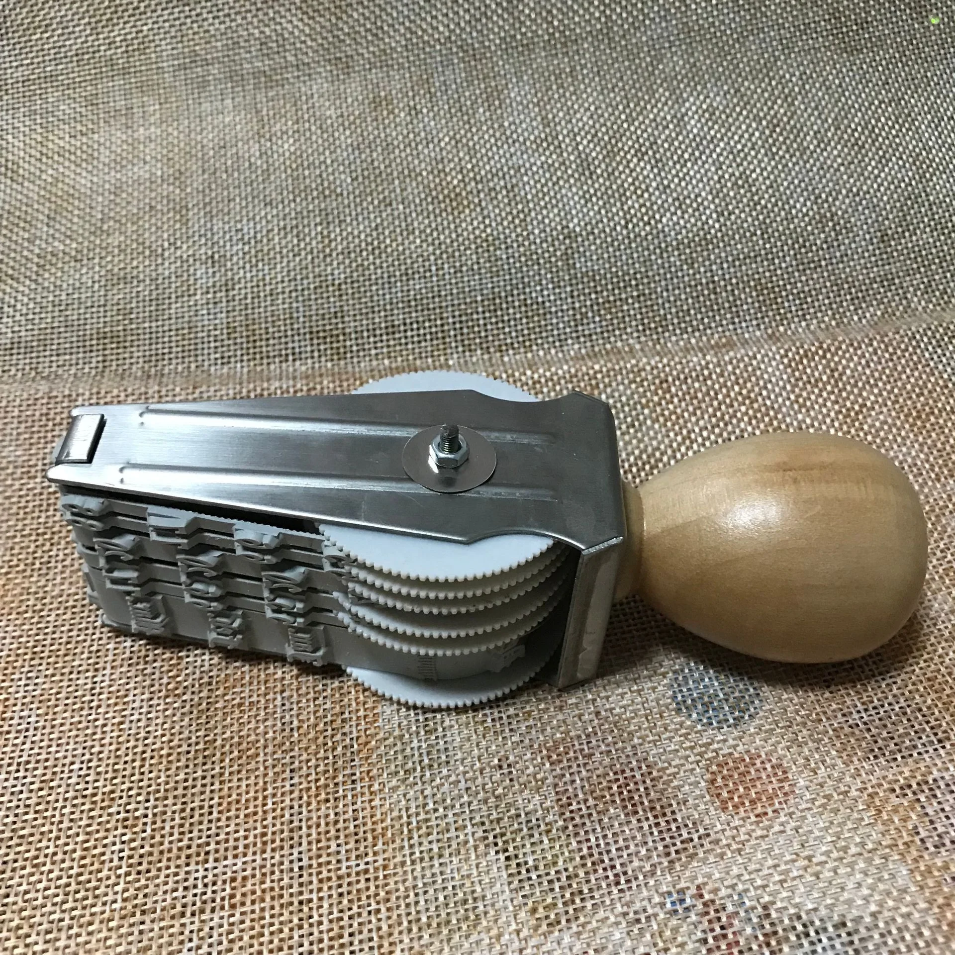 English Spanish French Italy Date Stamp Wooden Handle Wheel Date Stamp Stamp Supplies