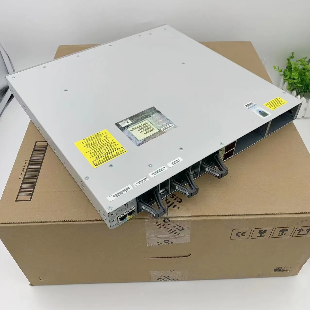 Original New C8200L-1N-4T 8200L with 1-NIM slot and 4x1G WAN Ports Router