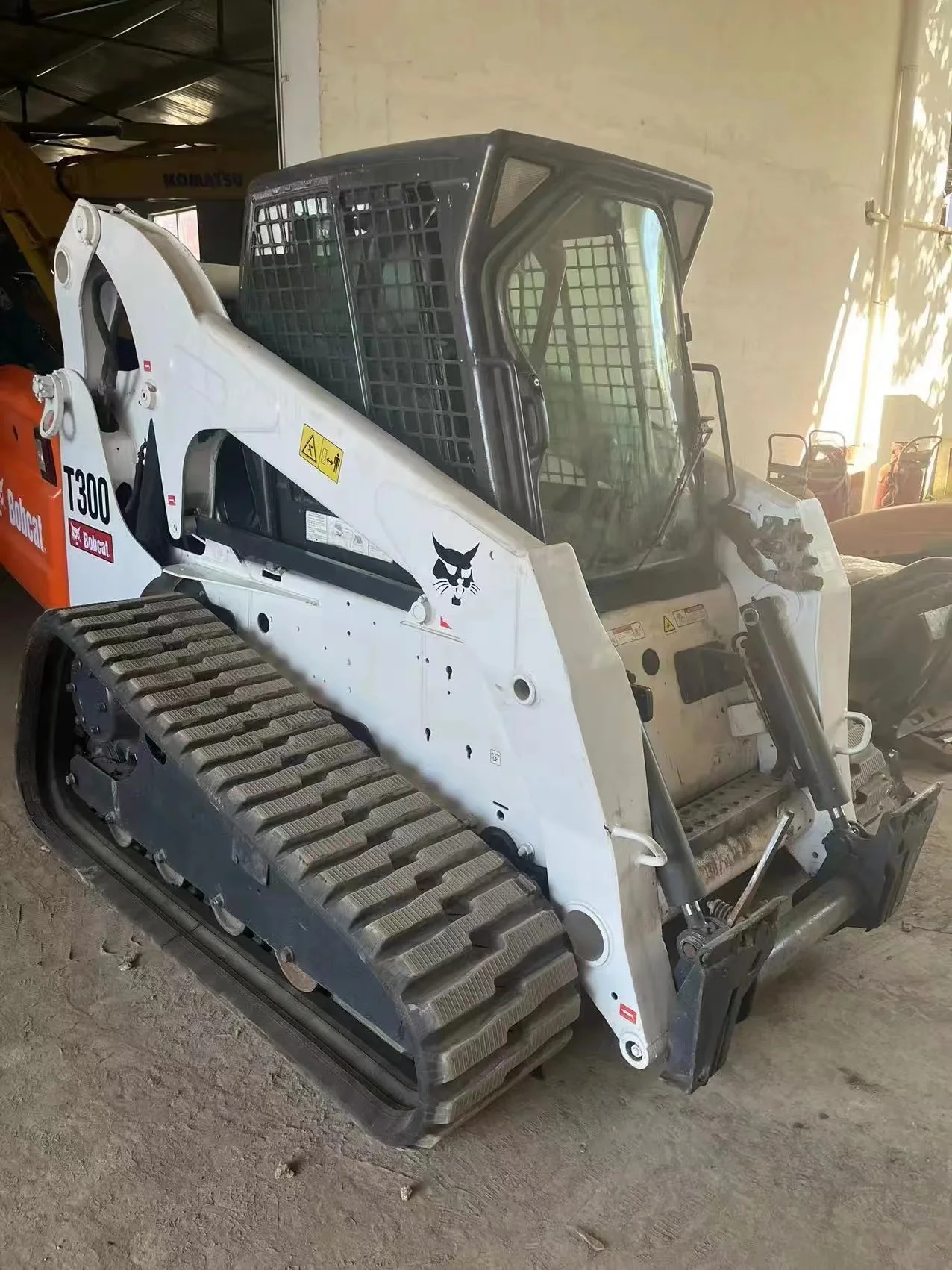Bobcat skid steer loader Used Powerful Performance Bobcat T300 Small With Shovel Bucket