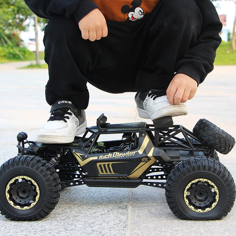 Extra Large Size 1:8 Half Meter Alloy Body Climbing Toy Remote Control Car Four-wheel Drive Mountain Big Foot Toy Model