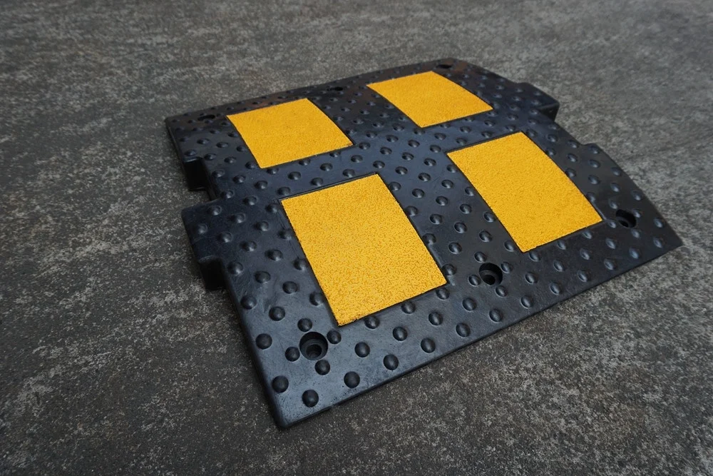 500X500X50Mm New Durable Vehicle Slow Down Rubber Car Road Rumble Strip Safety Speed Bump