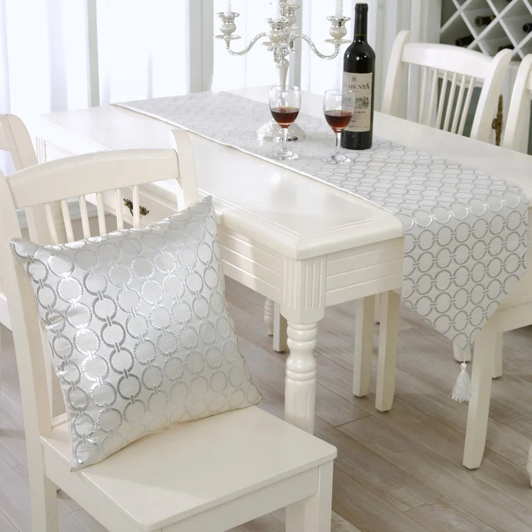 Wholesale modern concise style jacquard Christmas decorative table runnerfor home  hotel banquet decor