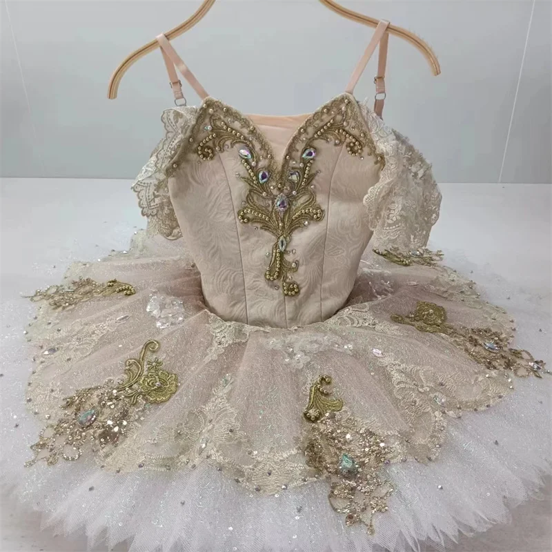 Женский балетный костюм