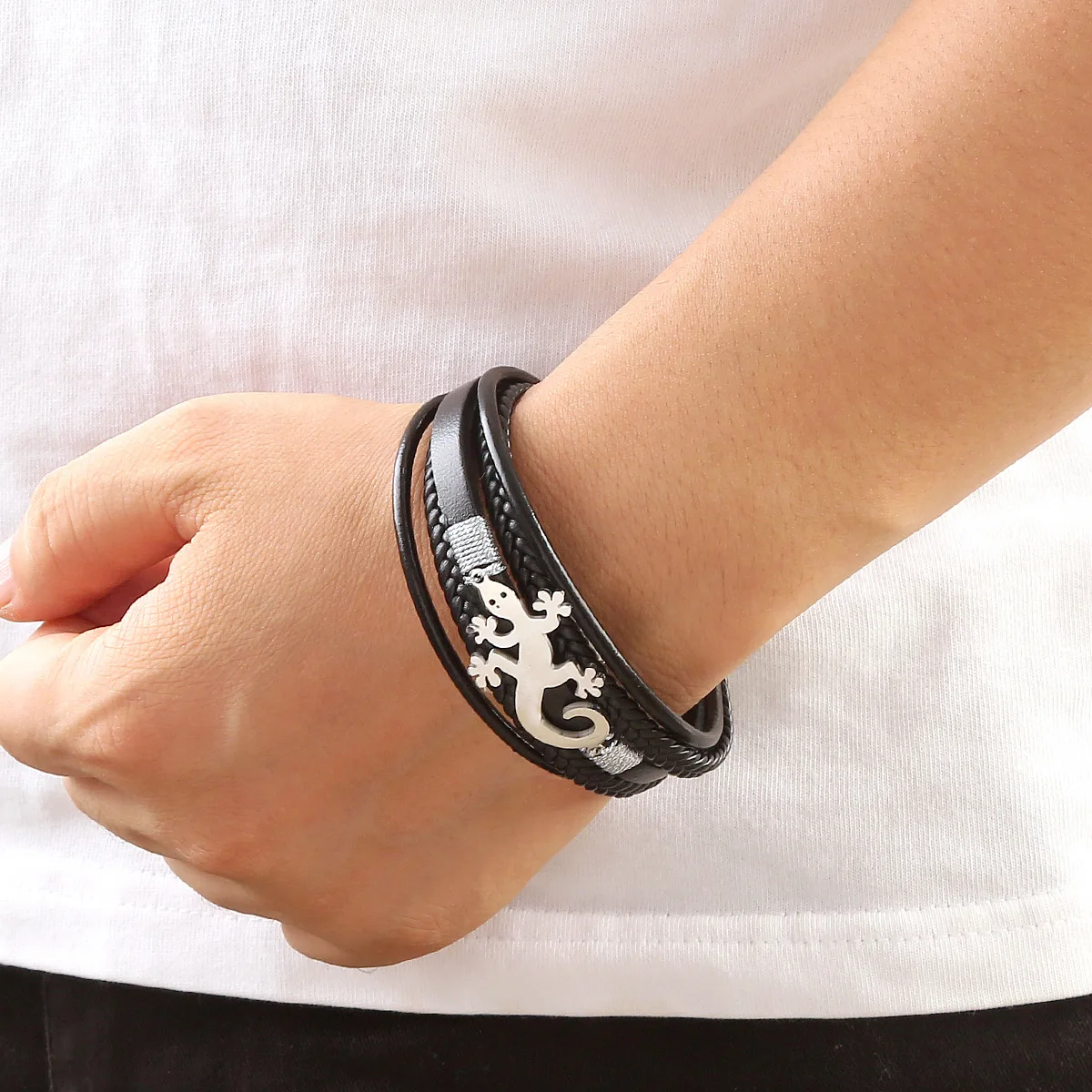 Vintage Punk Leather Hand Bracelet Lizard Anime Charm Bracelet With Stainless Steel Magnet Clasp Braided Leather Bracelet