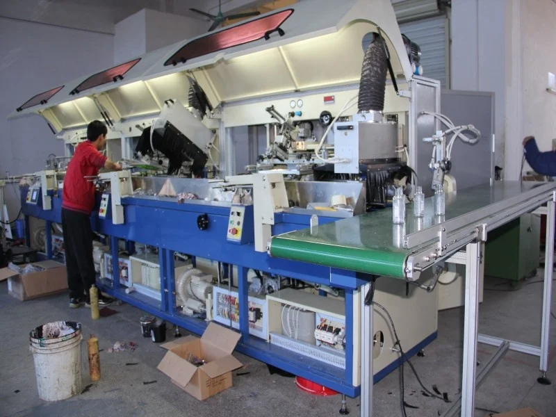 Factory Wholesale Full Automatic Plastic Bottle Screen Printing Machine With UV Drying System And Frame Treatment