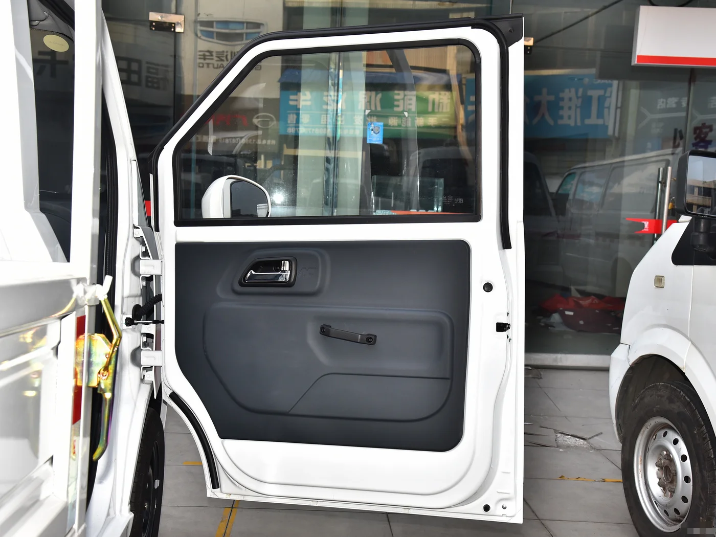 Hot sale mini electric truck new energy vehicle speed 71 km/h