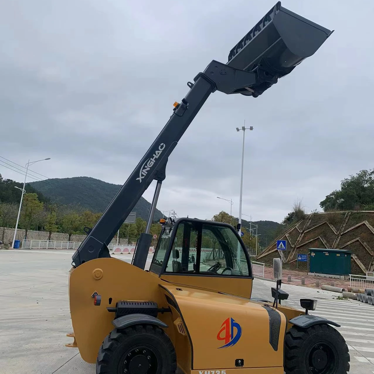 Xinghao everun mini small Telehandler  Lift Forklift 2.5 ton 1/64 Telescopic arm Forklift telescopic handler loader price 25m