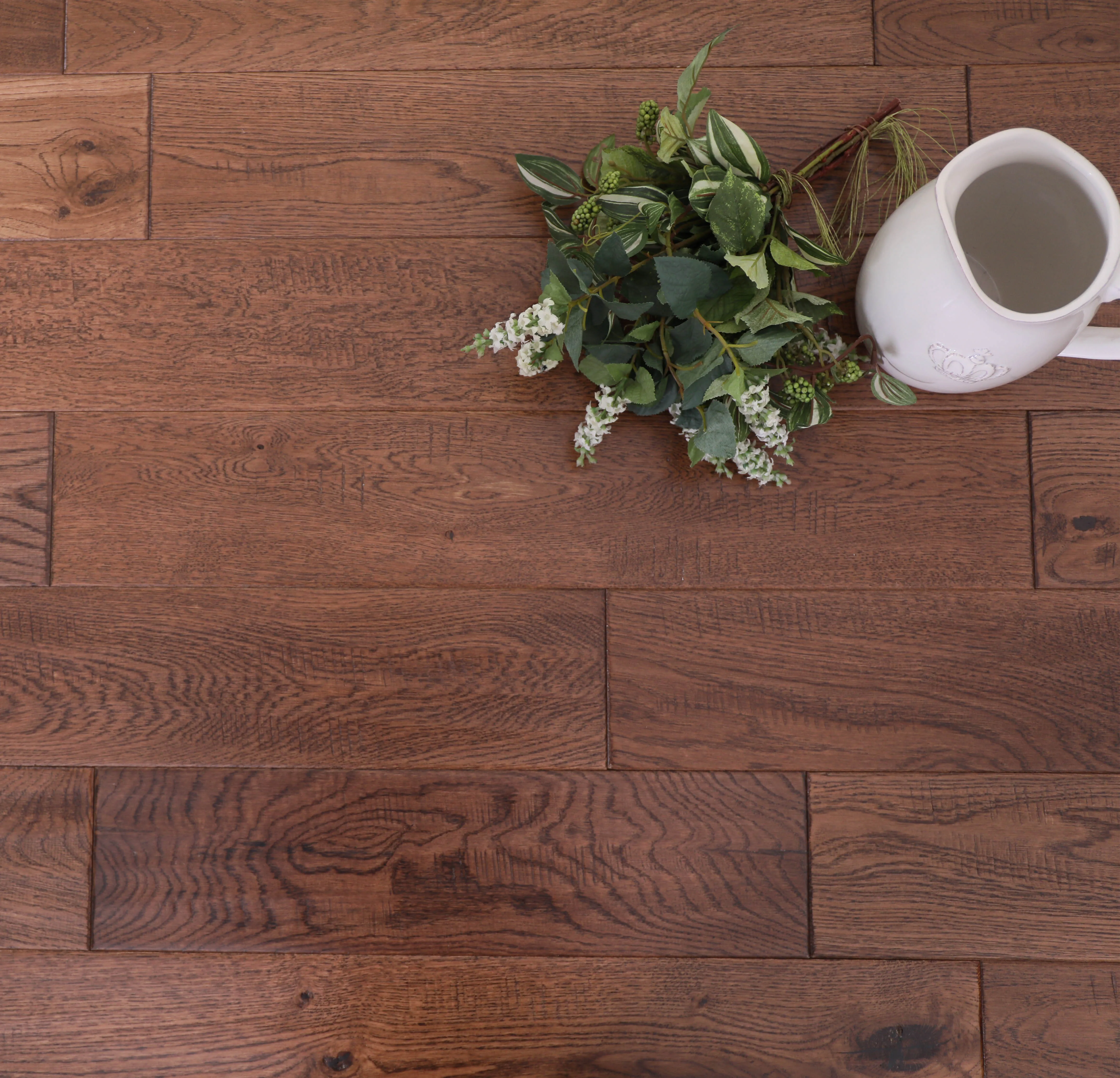 
18mm Antique Oak UV Lacquered Solid Wood Handscraped Flooring 