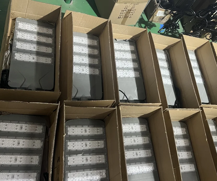 High Bright Outdoor Led Solar Street Light 60 Watt 100w With Split Solar Panel