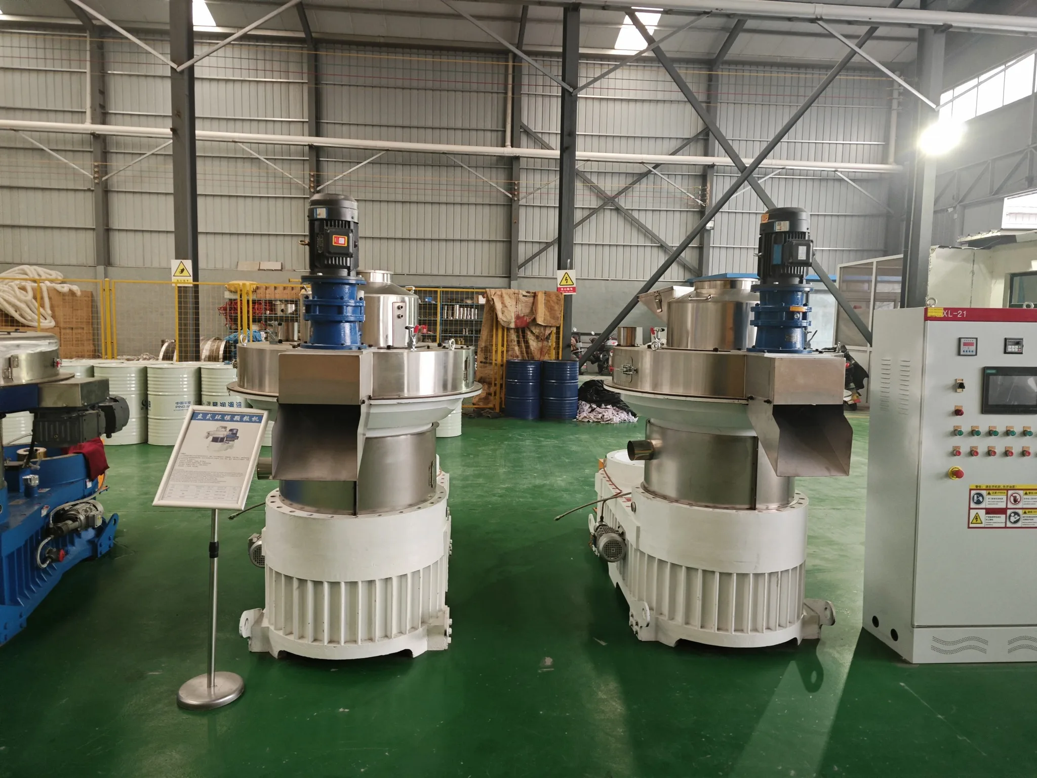 Машина для производства древесных гранул HX850