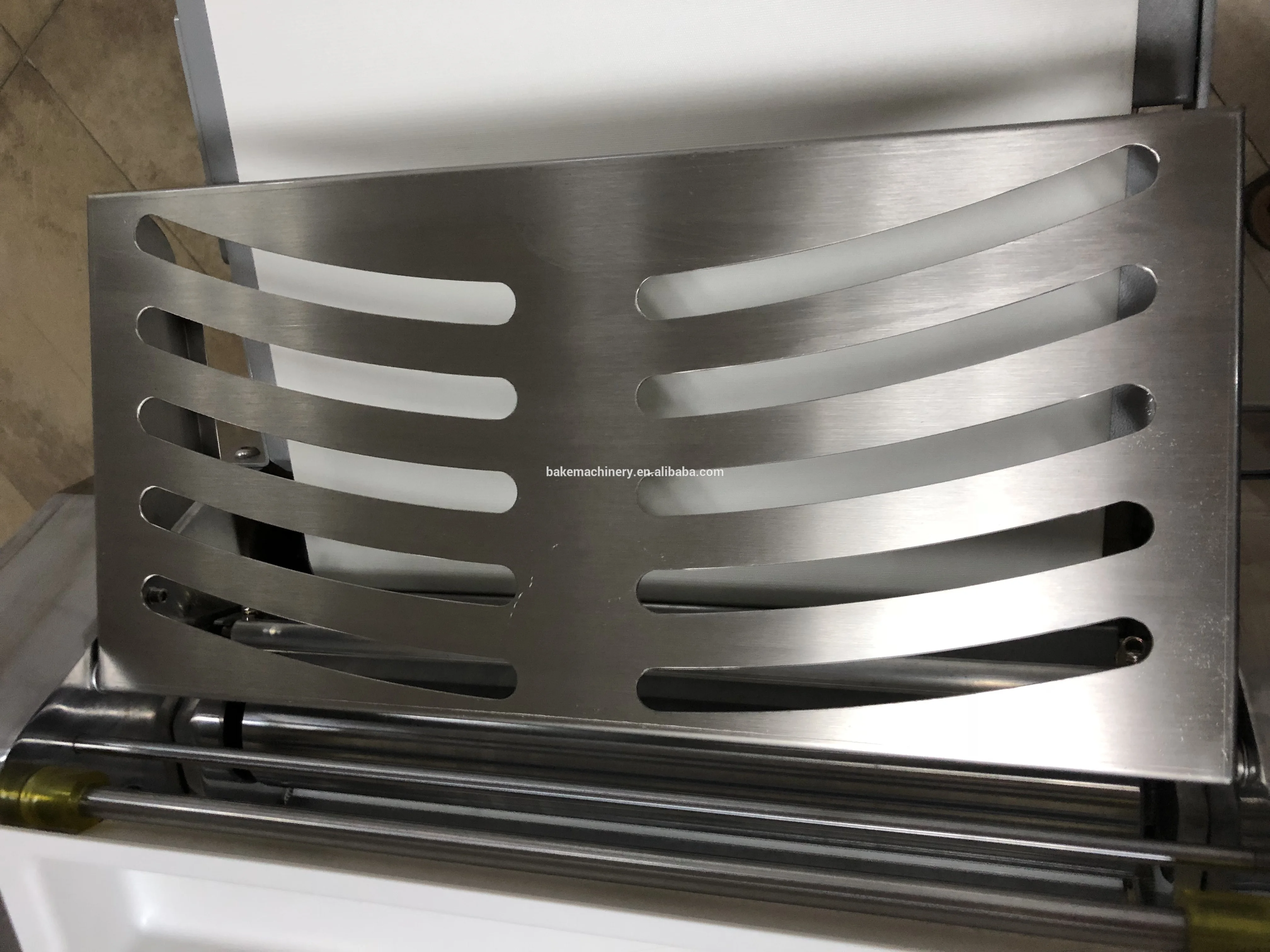 
Price of Bakery Machinery Dough Laminating Machine Croissant Sheeter Machine 