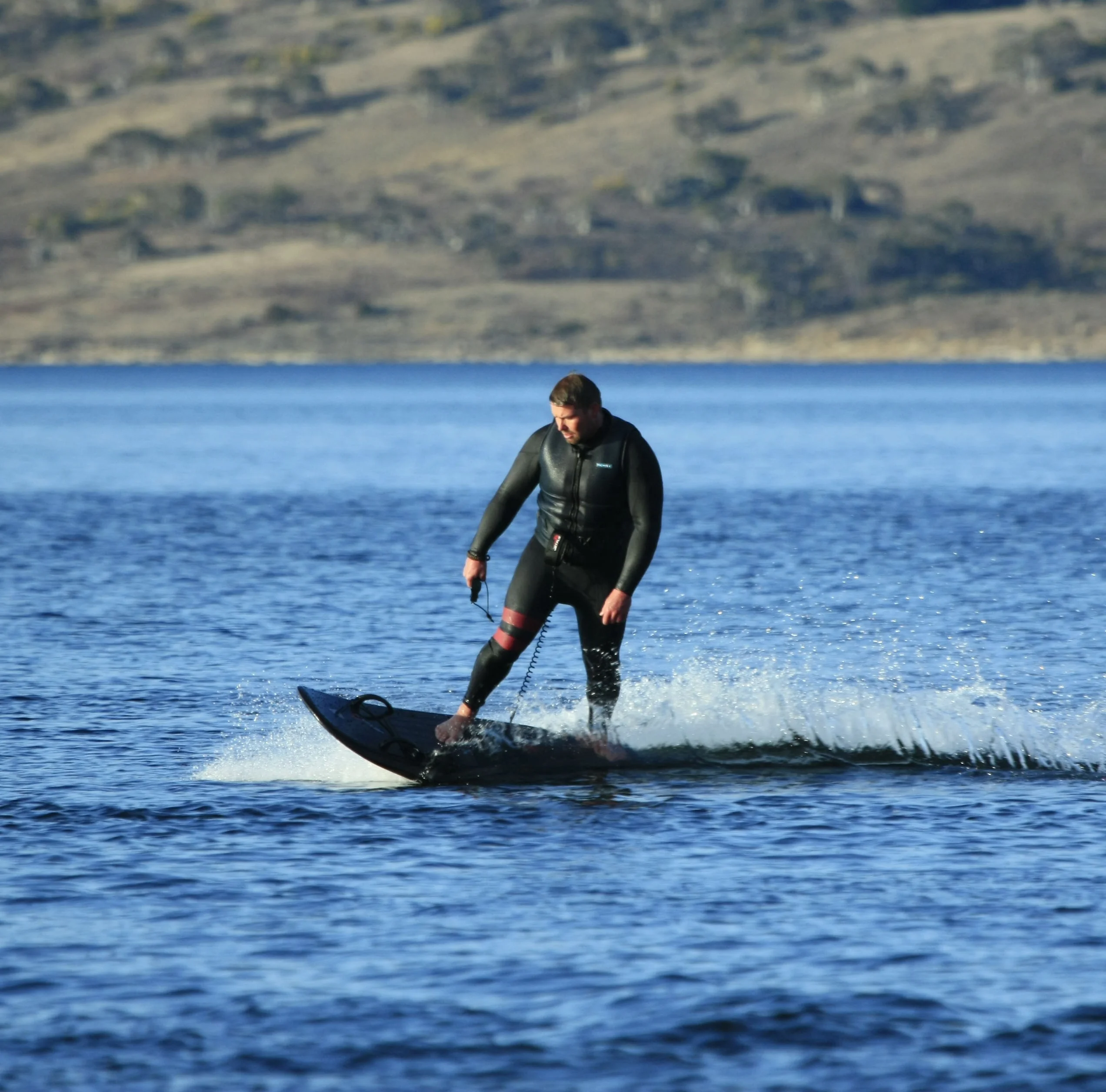 Jetfly Powered Carbon Fiber Surfboard Electric Surfing Board Motorized Wakeboard for Adults with Wireless remote controller