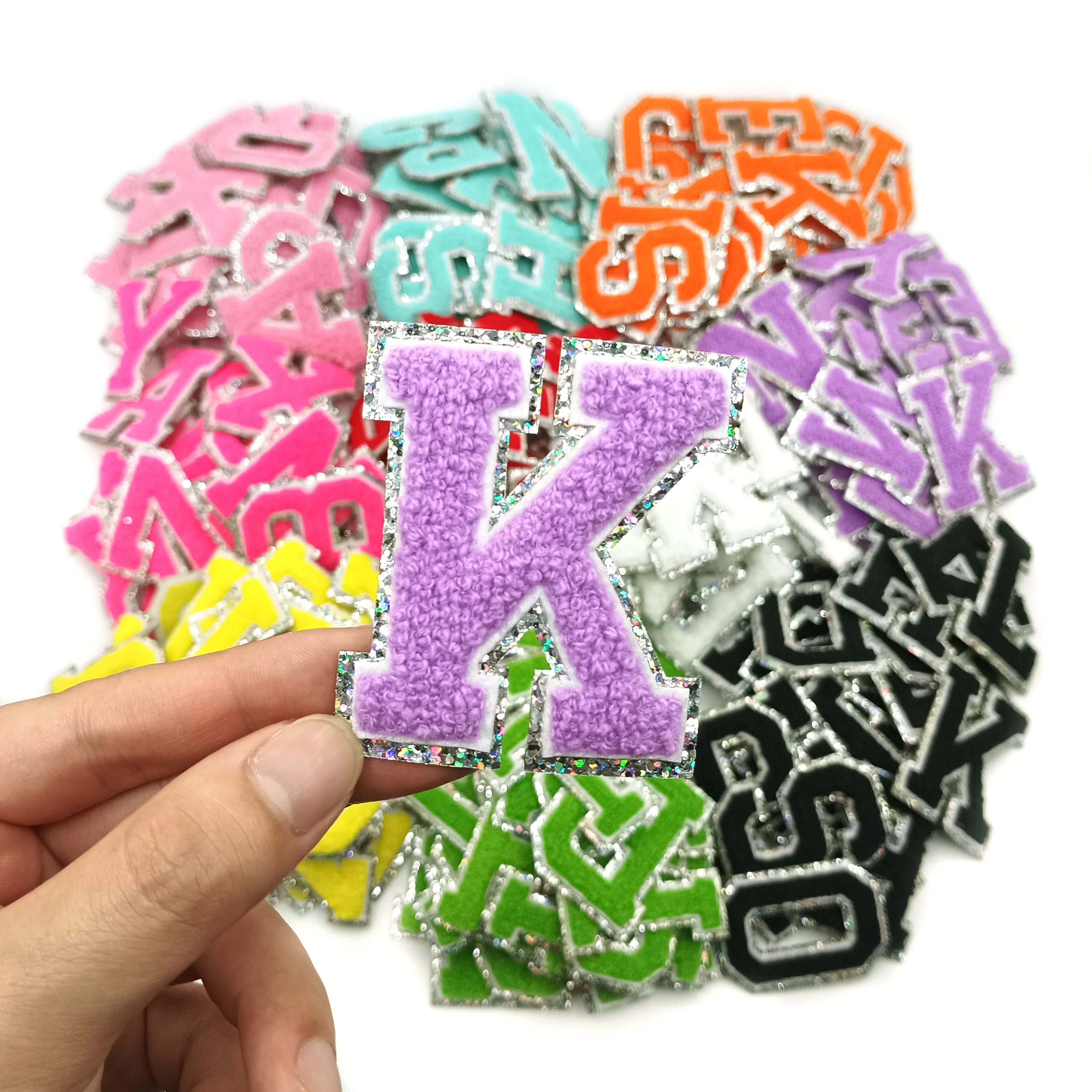 Новые фиолетовые серебряные блестящие синели 6,5 см вышитые нашивки для писем фиолетовые буквы для кепок