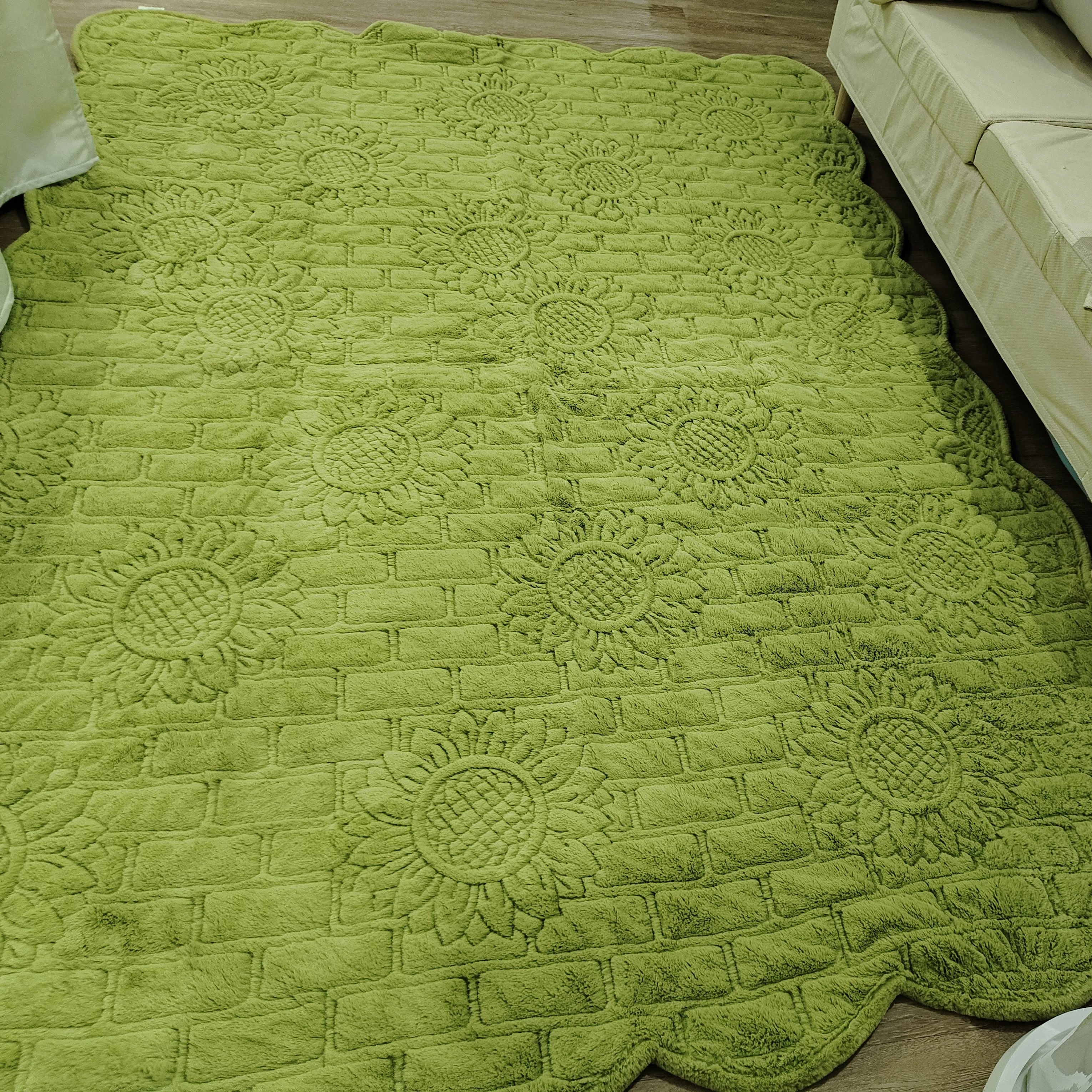 Customized Pattern Green High Quality Luxury Beautiful Carpet Decorations for Family