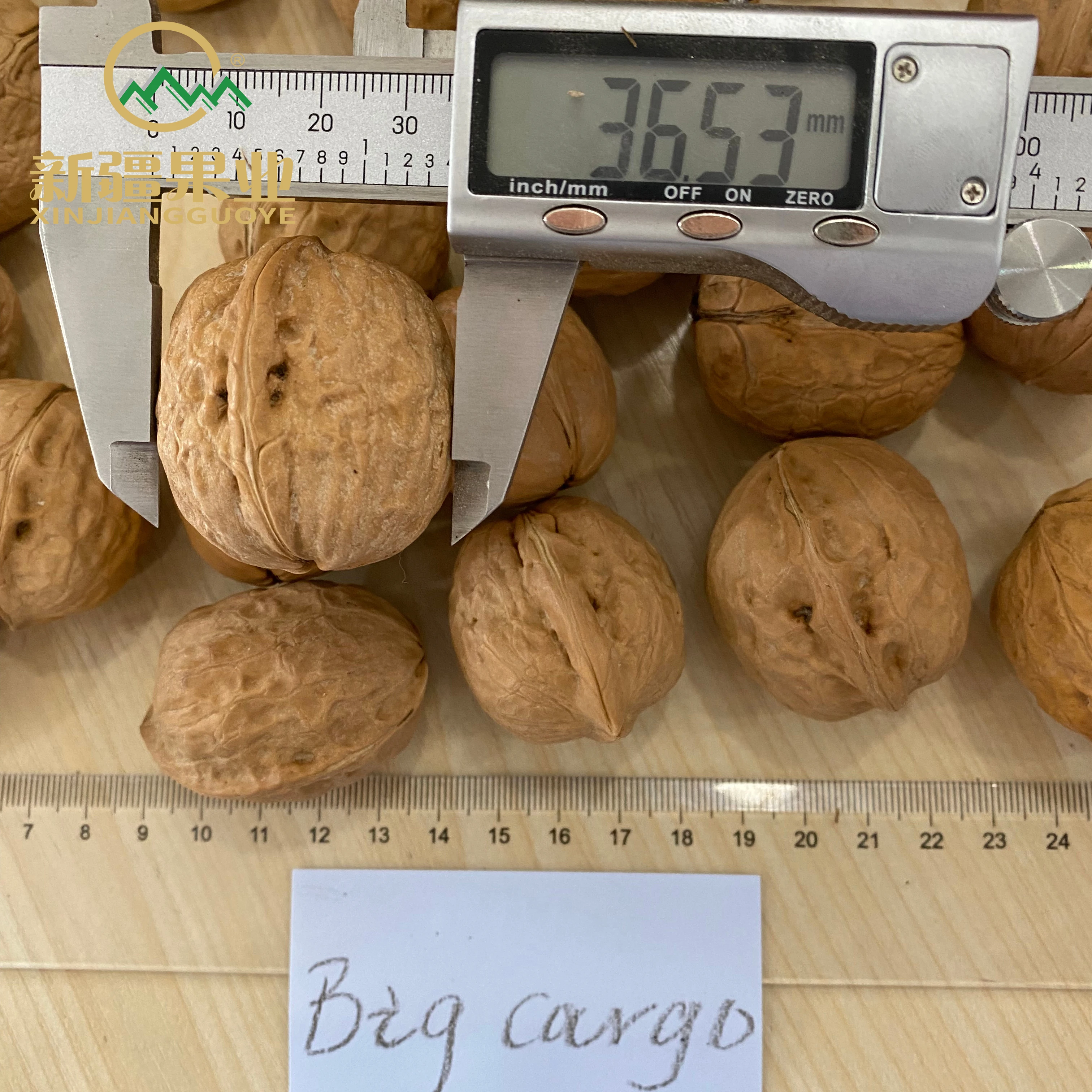 Minimum price 2021 Xinjiang Hotan factory big cargo walnut inshell price36MM+ wholesale snack walnut