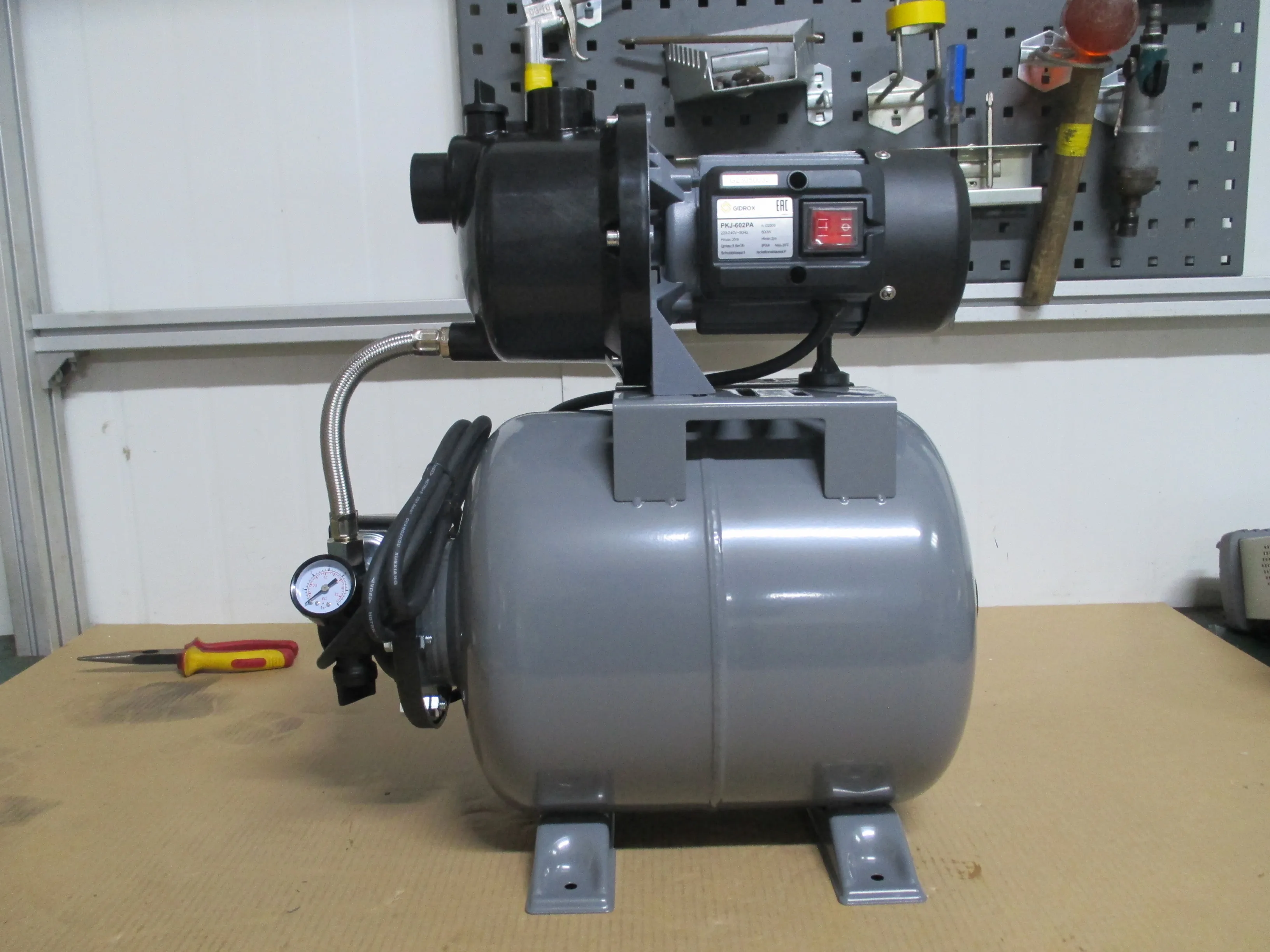 1000w  Plastic pump head  jet pump Automatic water booster pump system  With Pressure Tank for home garden