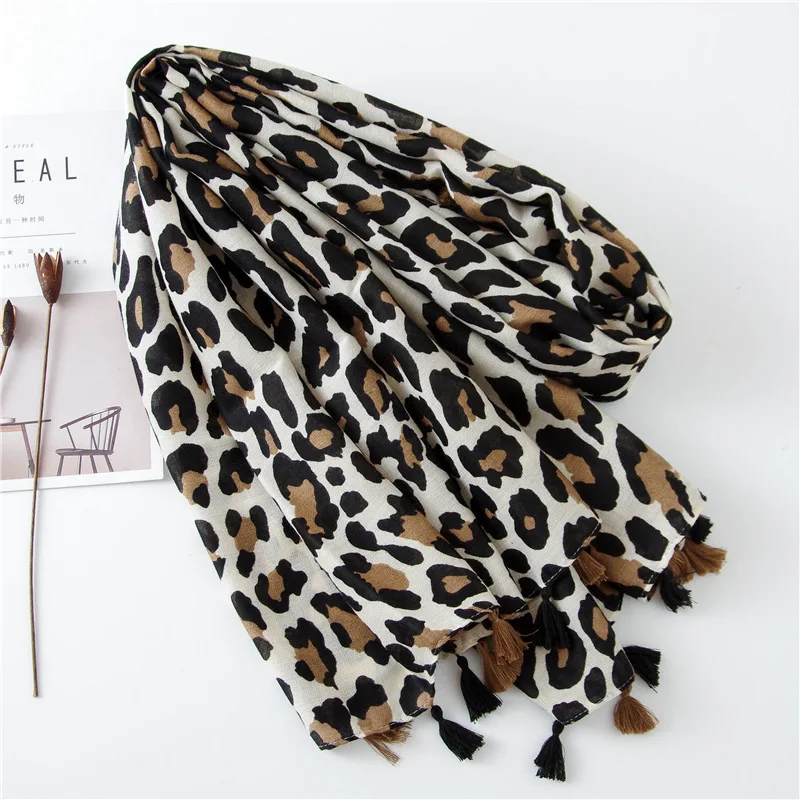 New Fashion Leopard Pattern Tassel Shawls Women Cotton Tiger Print Foulard Tassel Hijab Muffler Wholesale