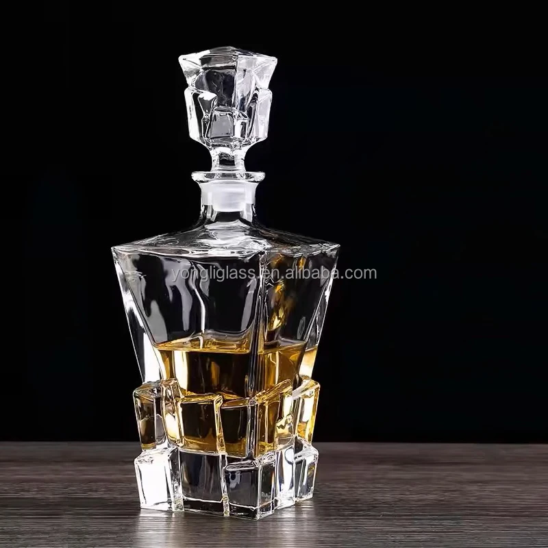 Wholesale Whiskey Decanter Set Whiskey Glass Set Decanter Bottle 630ml 720ml Eco-Friendly Wine Glass Classic Design For Bar