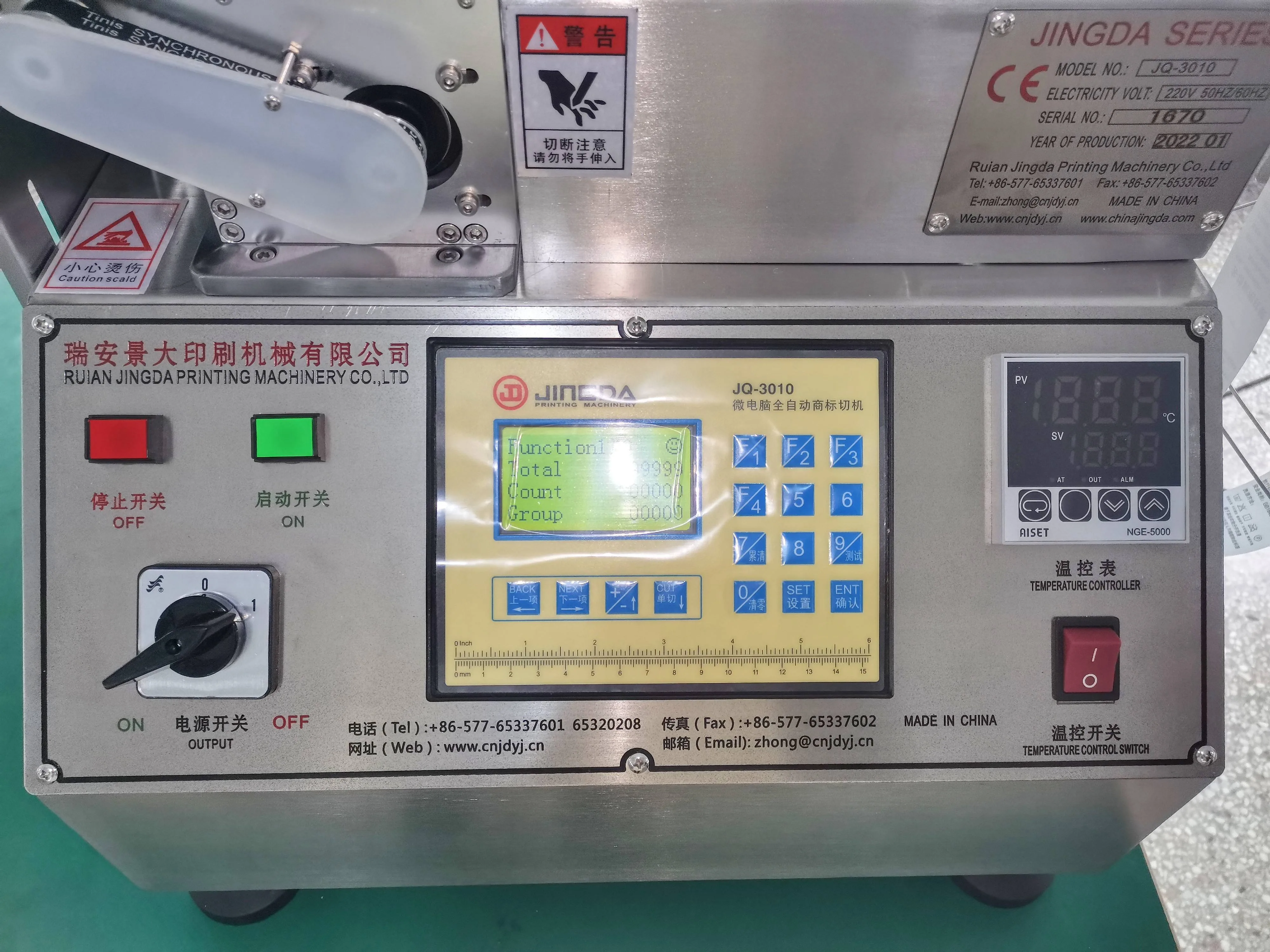 JQ-3010 High Speed Garment Wash Care Label Cutting Machine for Cotton Tape, Nylon Taffeta, Polyester and Tyvek Paper