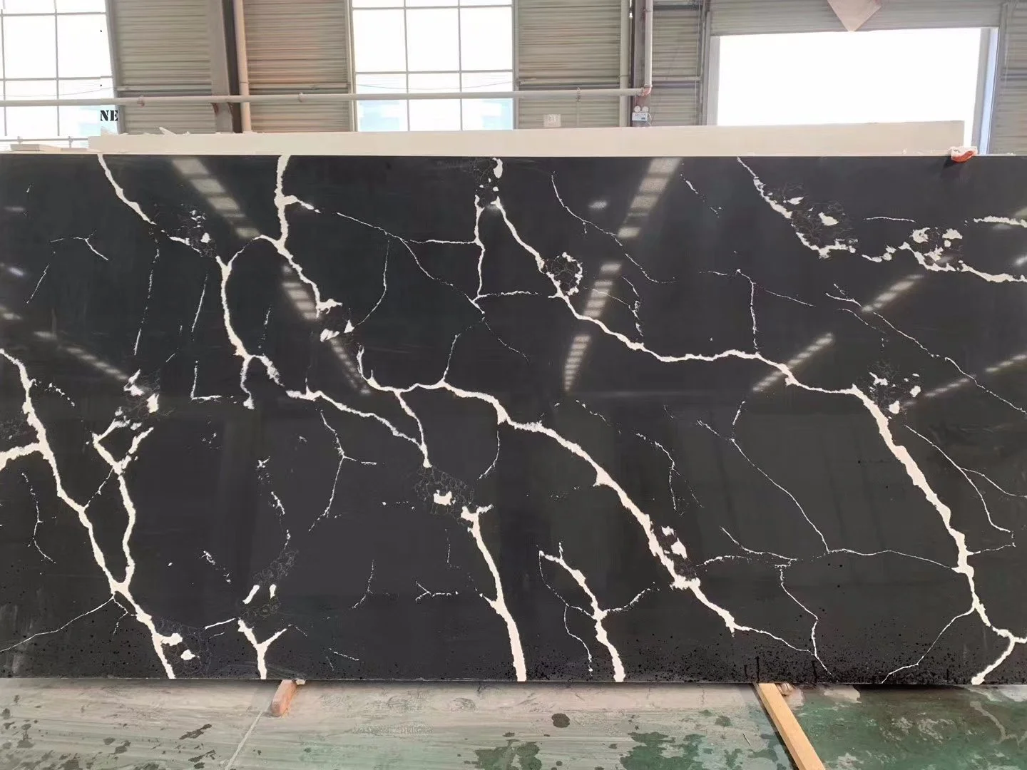 Artificial Stone Solid Surface Composite Quartz Stone Polished Floor Tiles Black Quartz Slab