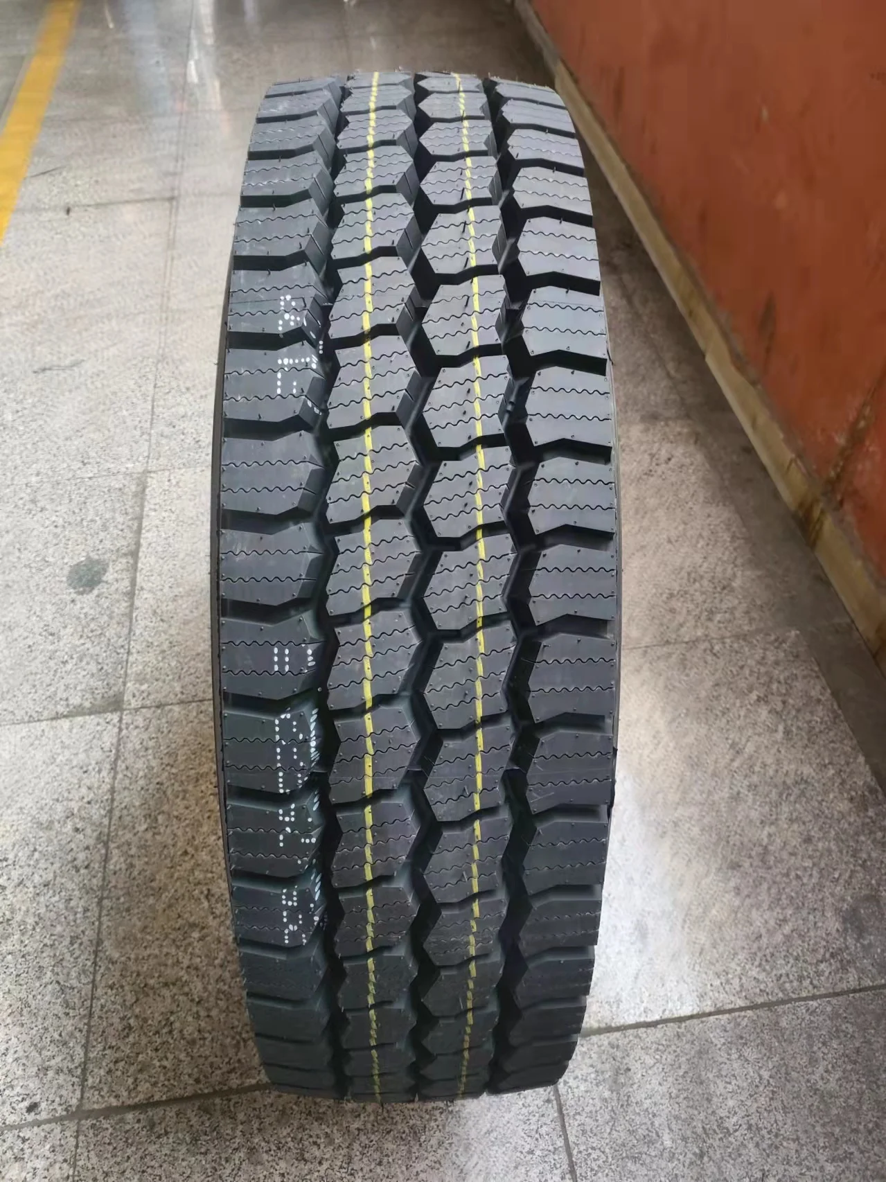 Snow truck tyre 11R24.5