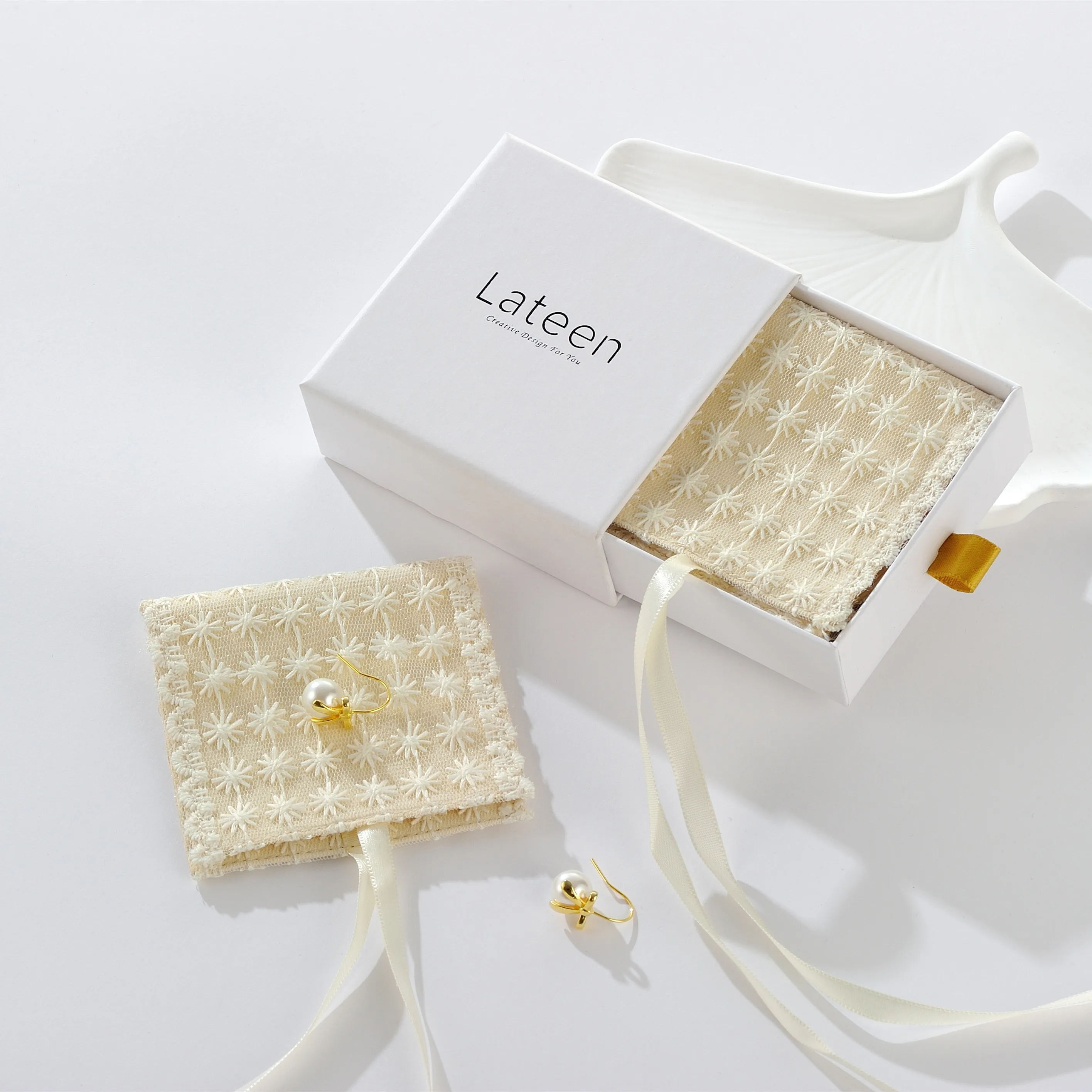 New arrival beautiful fancy pearl necklace lace gift bag packaging pouch with tie