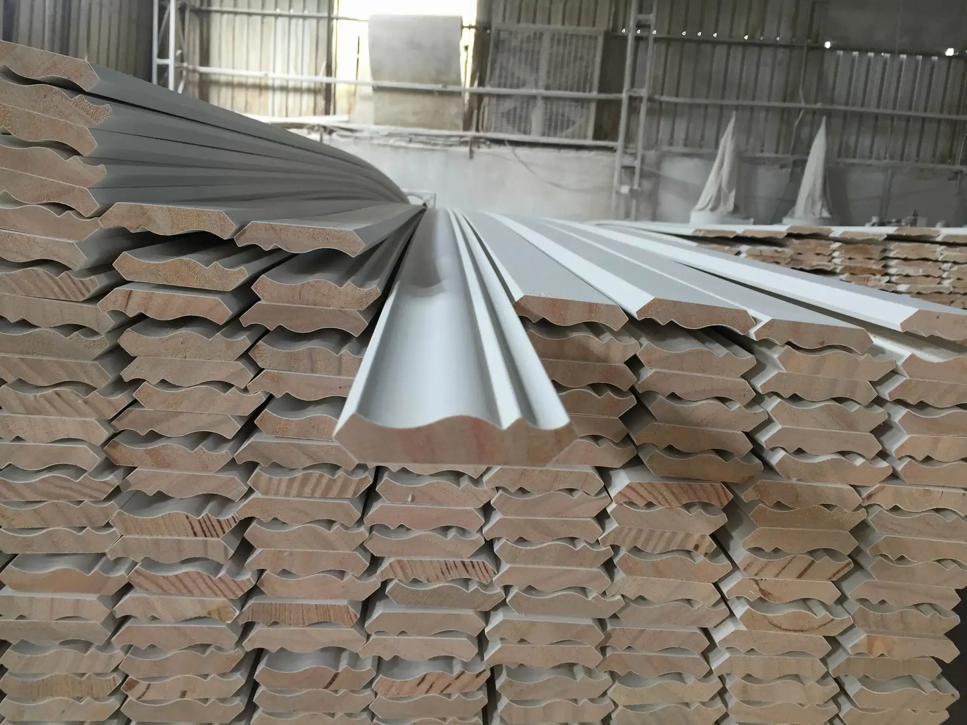 High Performance White Gesso Primed MDF Crown mouldings with Good Quality for Ceiling