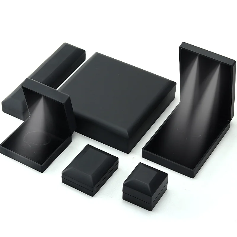 Фабричная упаковочная коробка для ювелирных изделий с логотипом на заказ, белый свет, высококачественный бархат для ювелирных изделий, ожерелья, оптовая продажа, черная коробка для колец, светодиодная шкатулка для ювелирных изделий