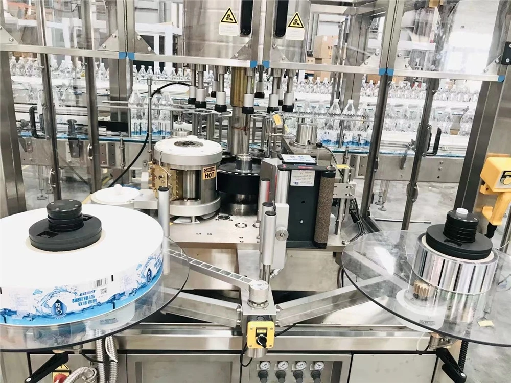 Plastic wine bottle plane label applicator hot melt adhesive labeling equipment made in China