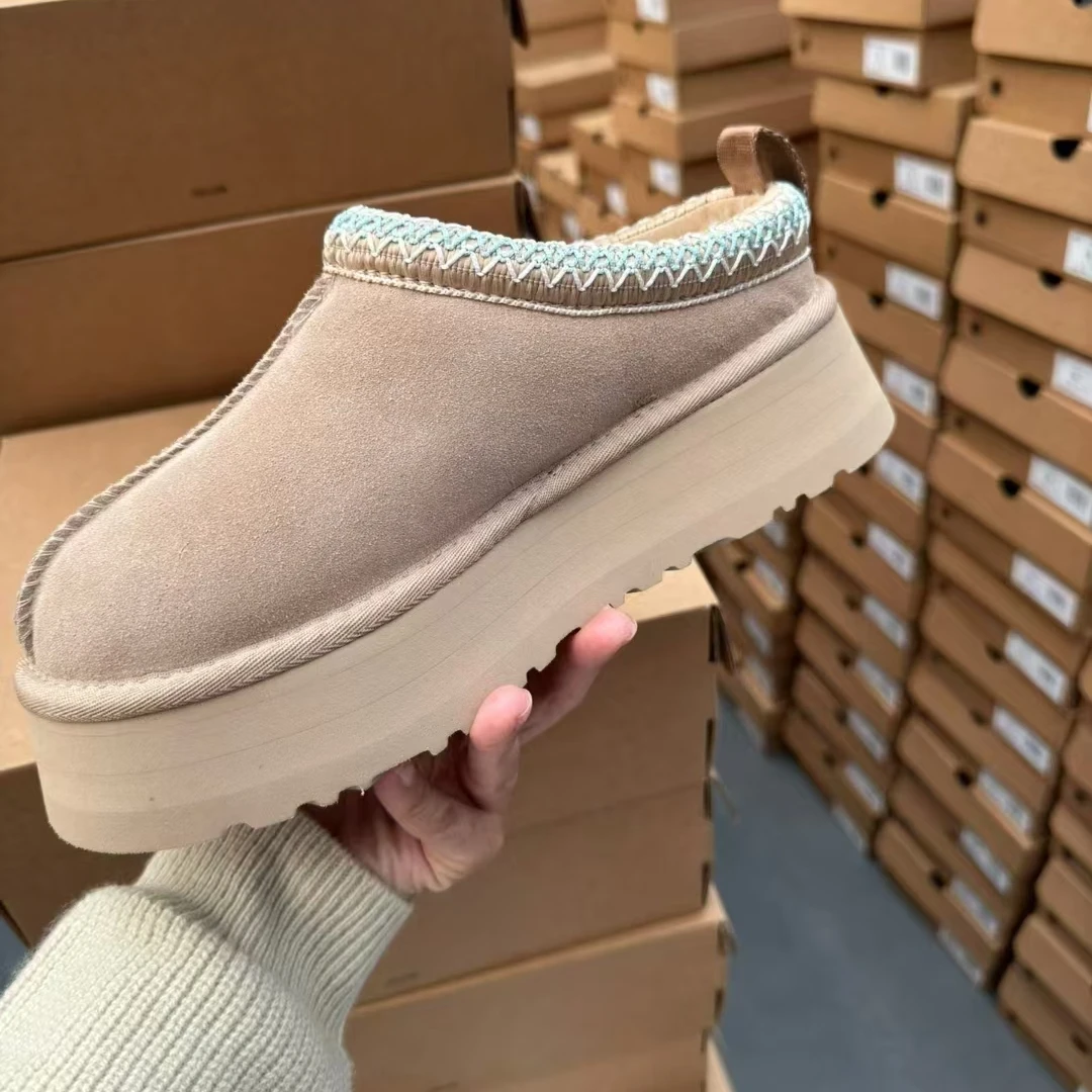 wholesale Custom Winter Premium Fashionable  Warm Boots Soft Sheepskin Fur Platform Slippers for Women