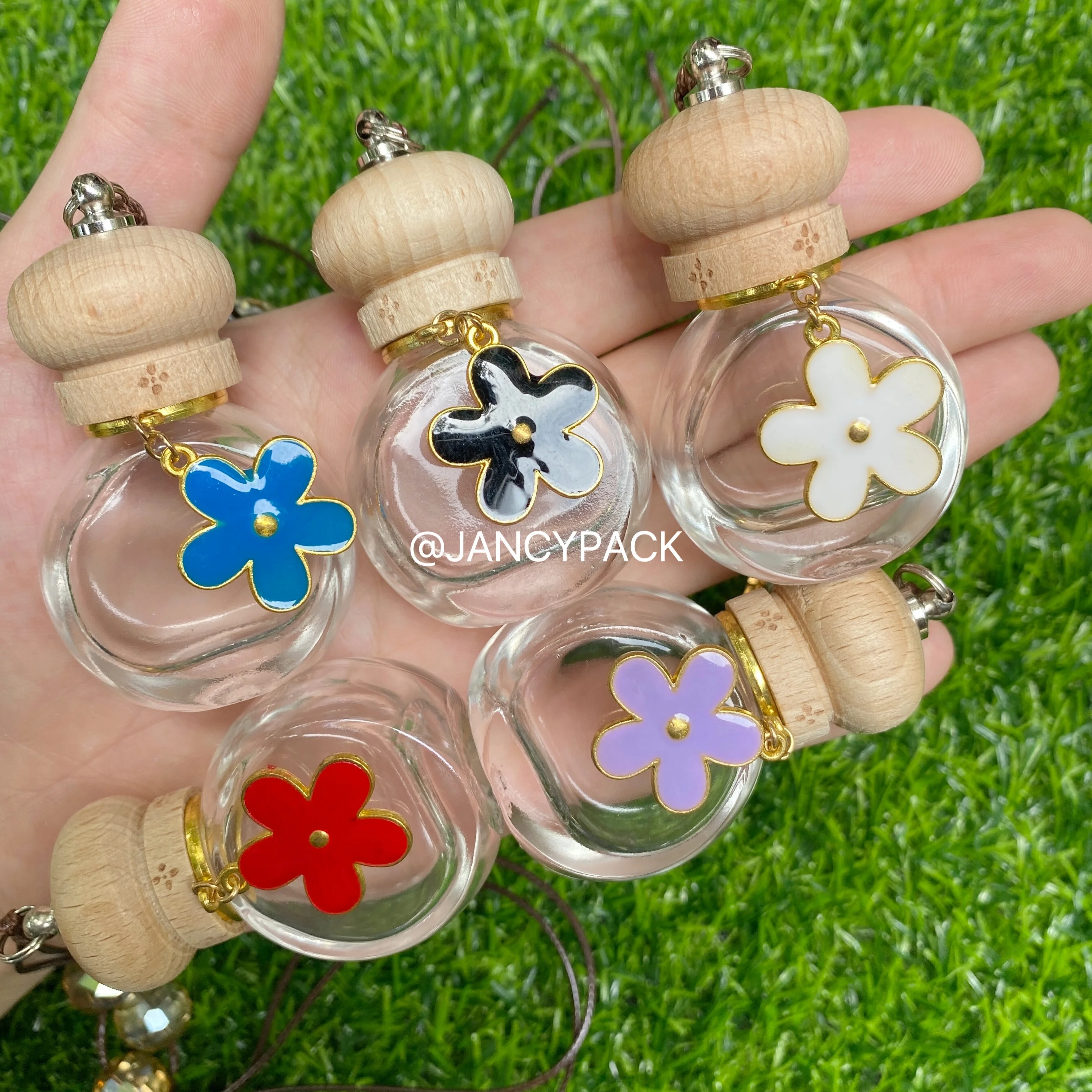 8ml cute small Car Perfume Bottle for Essential Oils Air Freshener Auto Ornament Car-styling Perfume Pendant Hot Car Accessories