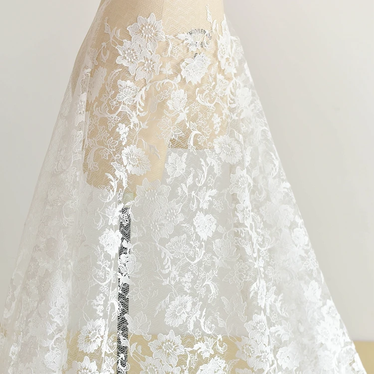 High Quality Cotton Mesh Embroidery Lace Fabric on Wedding Dress