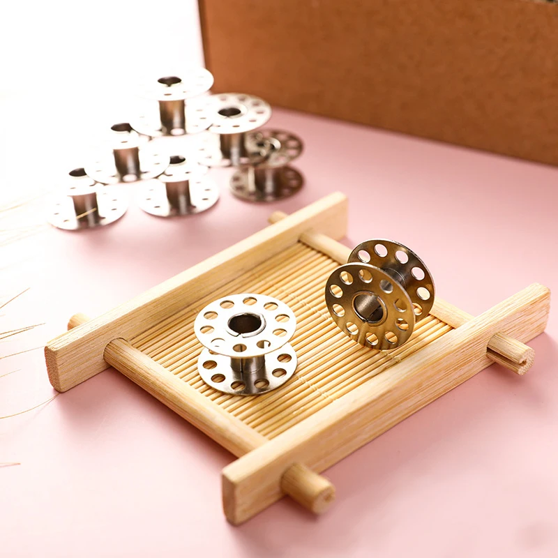 High quality sewing machine parts metal bobbins case for household sewing machine accessories
