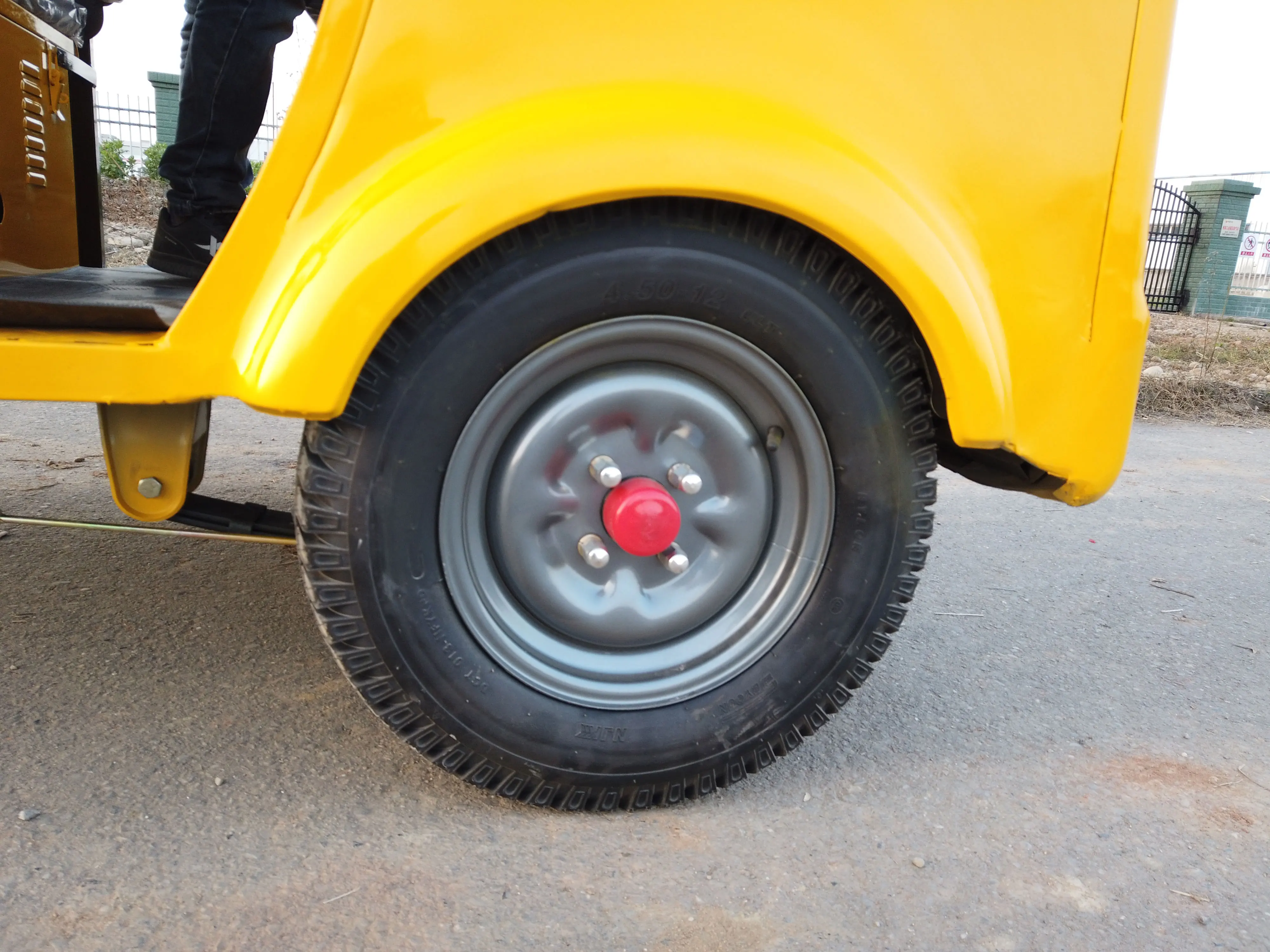 E-mark Approved Auto Mobility Electric Tricycle Rickshaw Three Wheel Cabin Car Motorcycle Moto Taxi