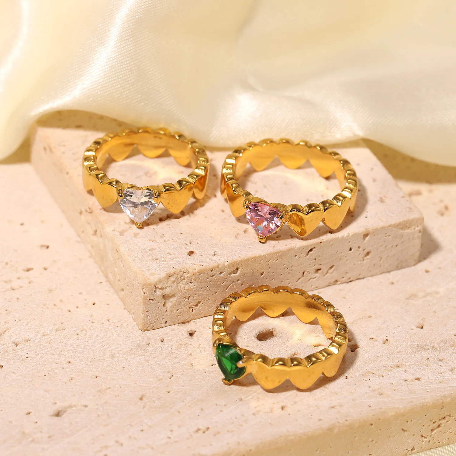 New INS Popular 18K PVD Gold Plated Stainless Steel Zircon Finger Pink Green Heart Shape CZ Zircon Rings