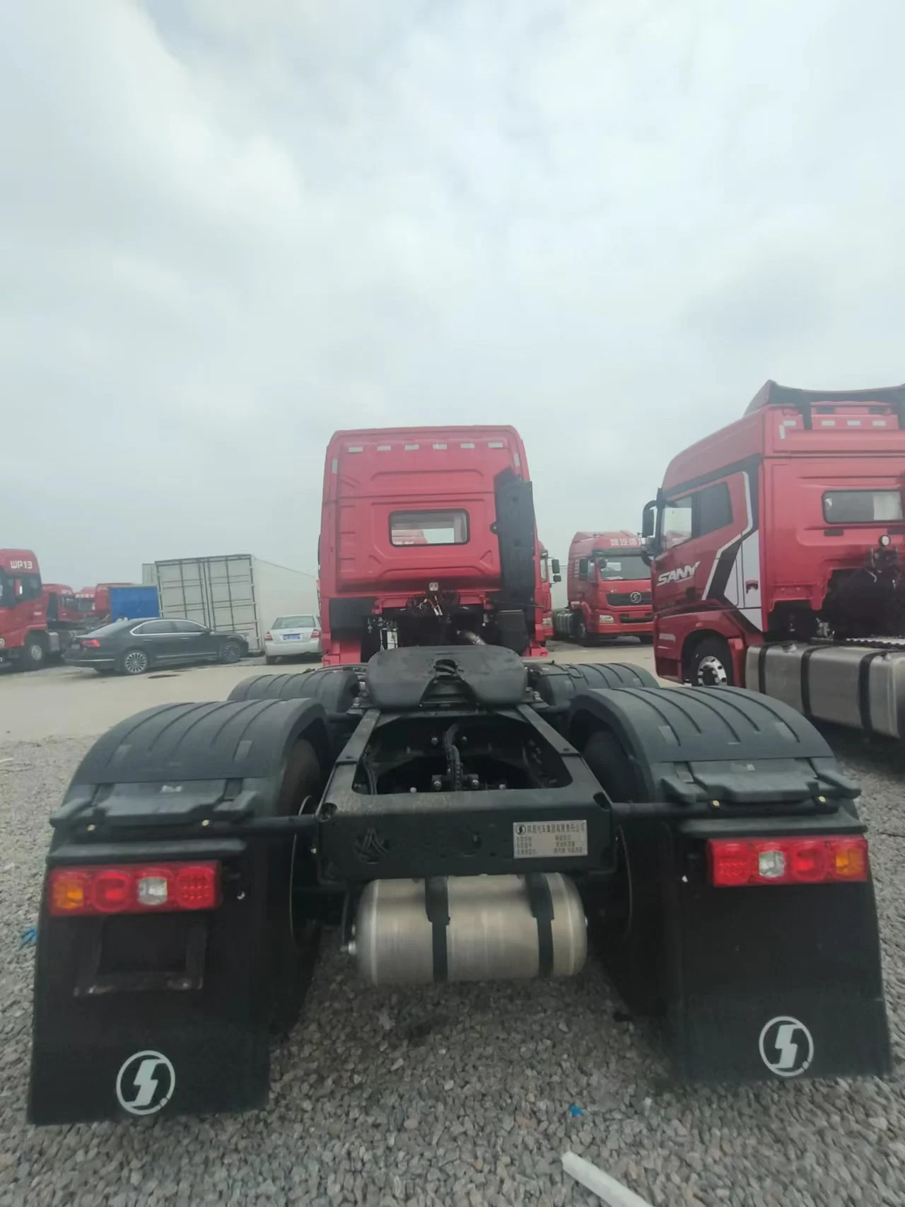 Boutique Used SHACMAN Traction Locomotive X5000 540HP Truck Diesel traction truck for sale at low prices