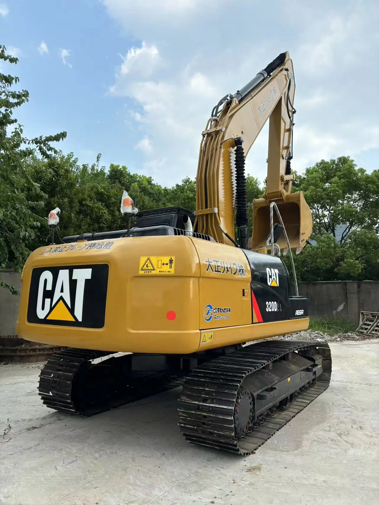 Good Quality Used Excavator Cat 320D 320DL 320C 320CL/Used Hydraulic Excavator 320D2/ Used Excavator CAT 320D2 Made in Japan